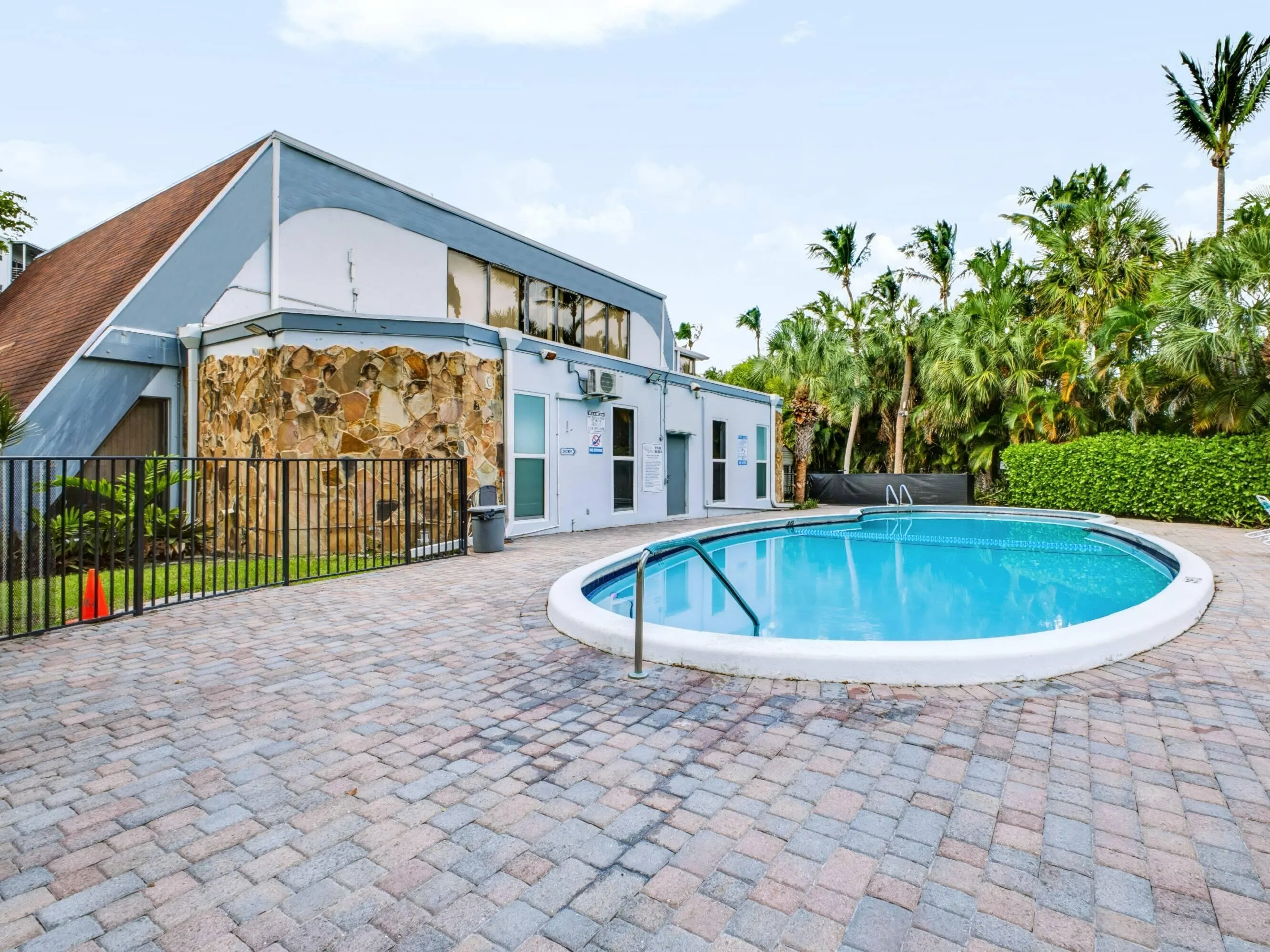 1425 ATLANTIC SHORES Boulevard #307