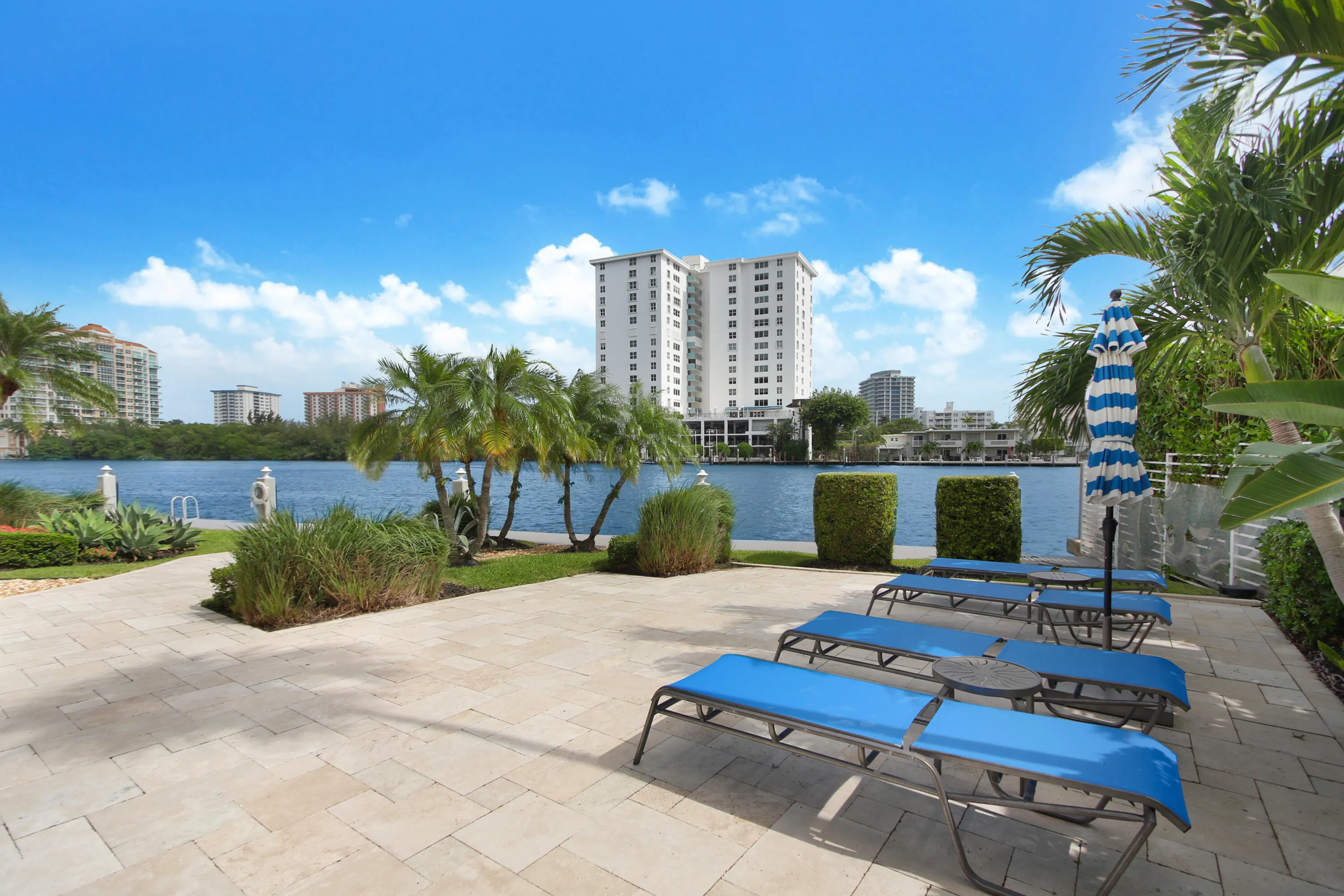 888 INTRACOASTAL Drive #16E