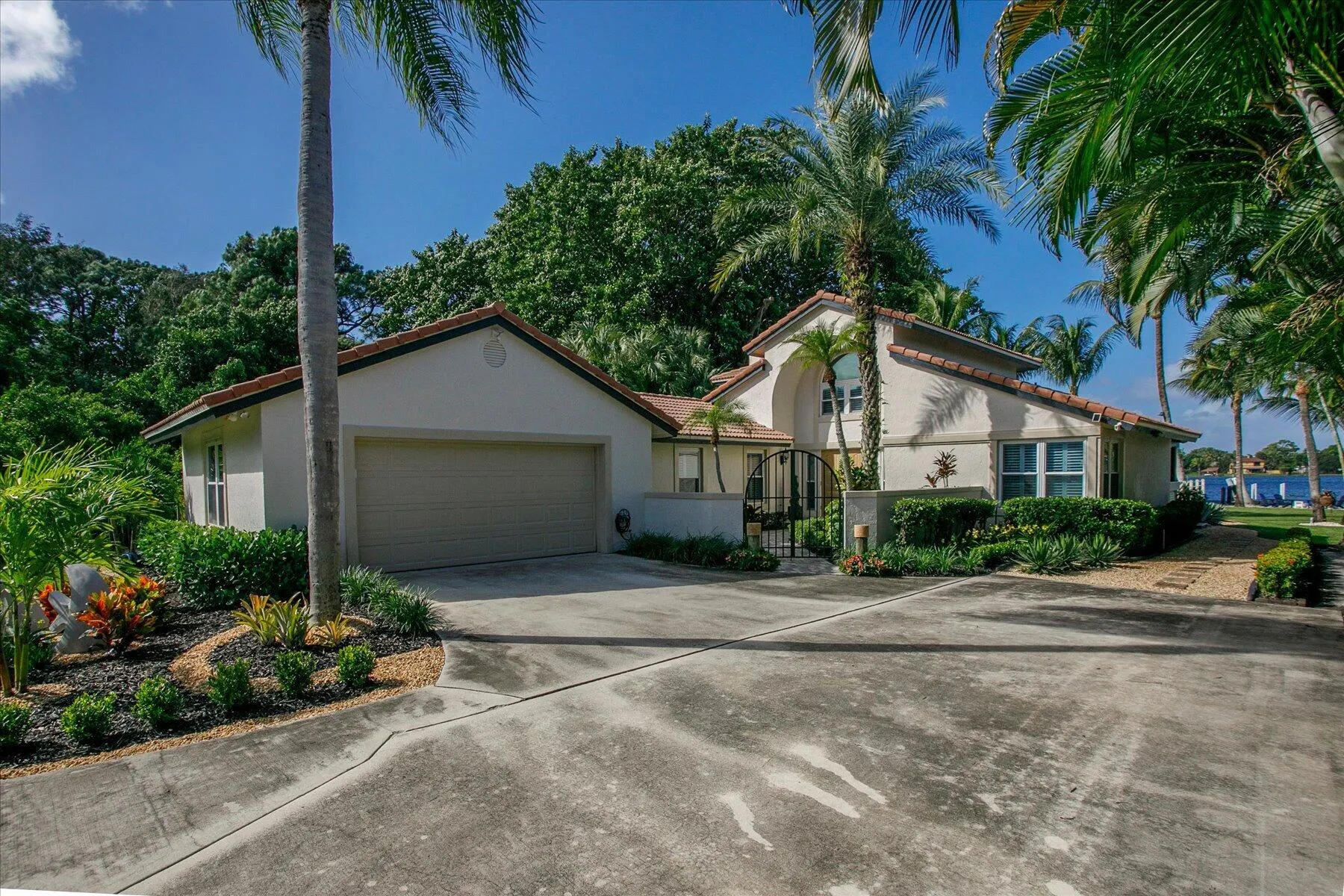 2092 CIRCLE PLACE Drive