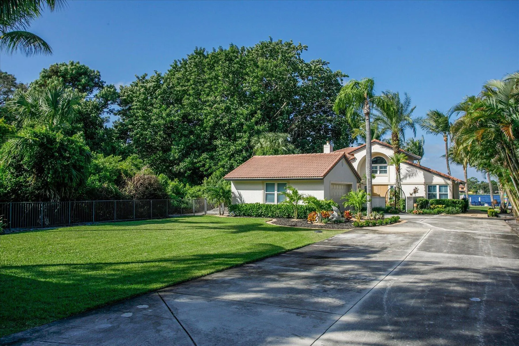 2092 CIRCLE PLACE Drive