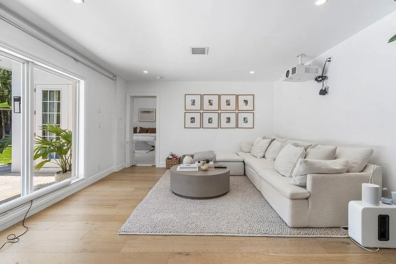 319 NW 15TH Street