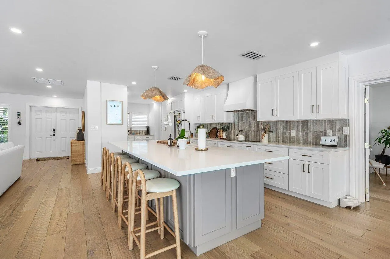 319 NW 15TH Street