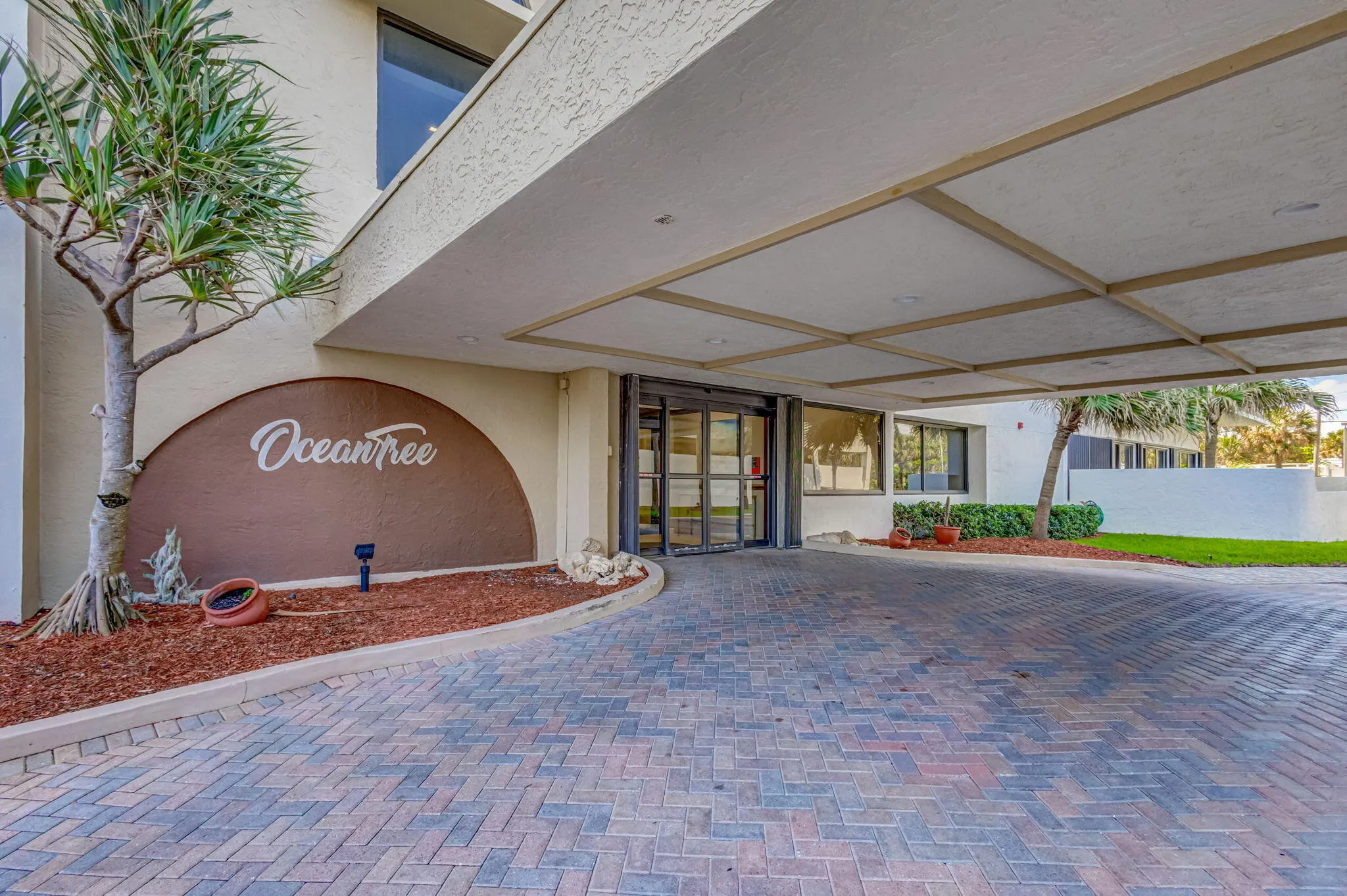 3400 N OCEAN Drive #807