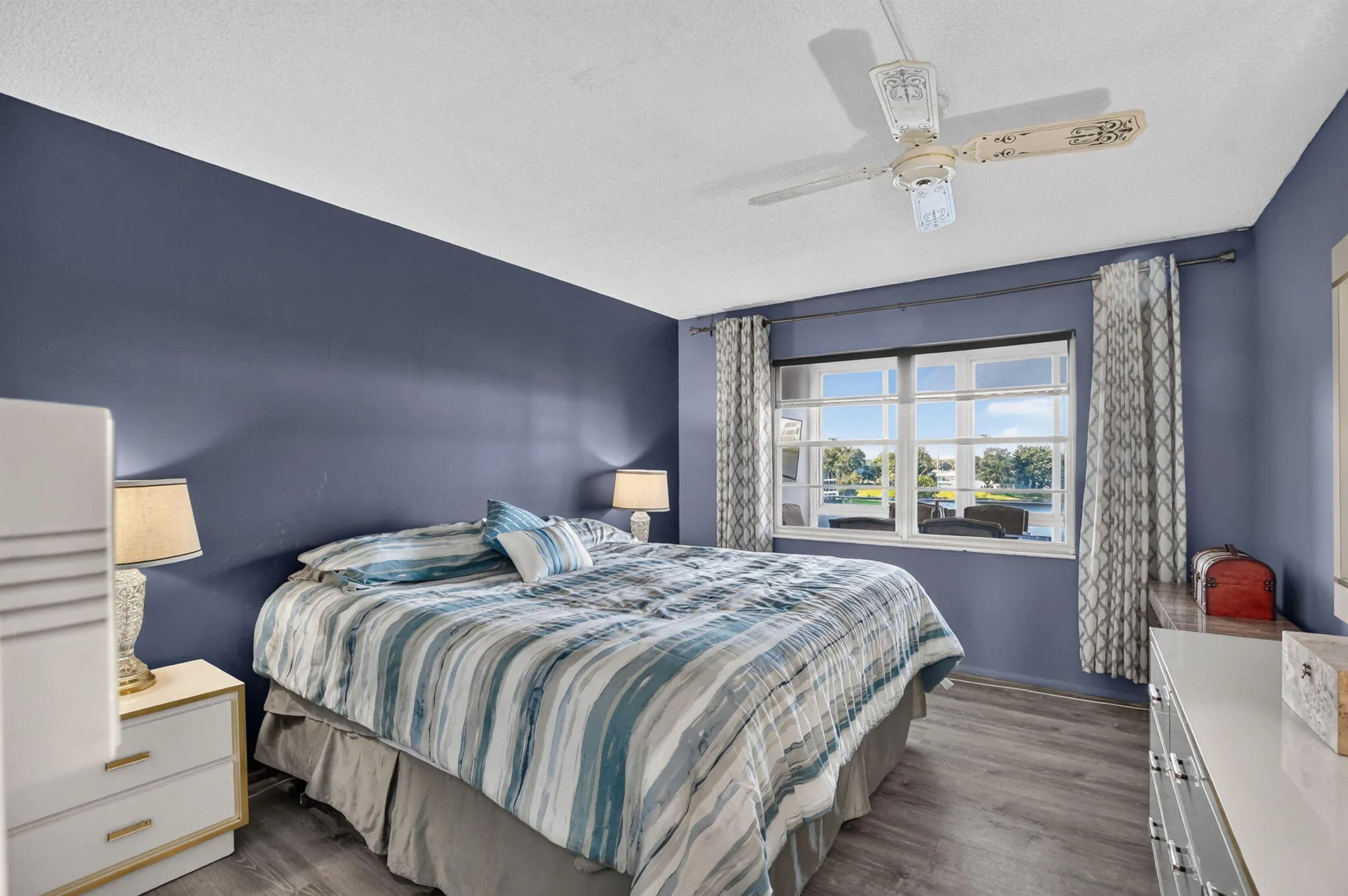4075 Harwood F