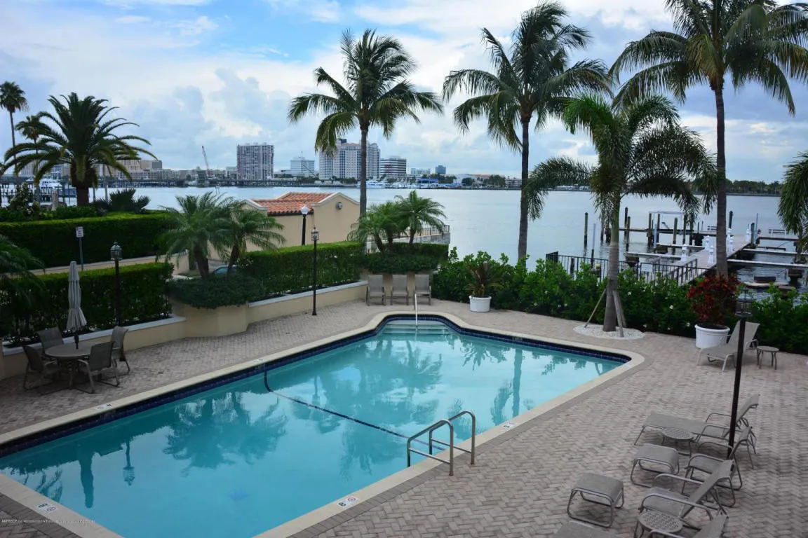 250 Bradley Place #609