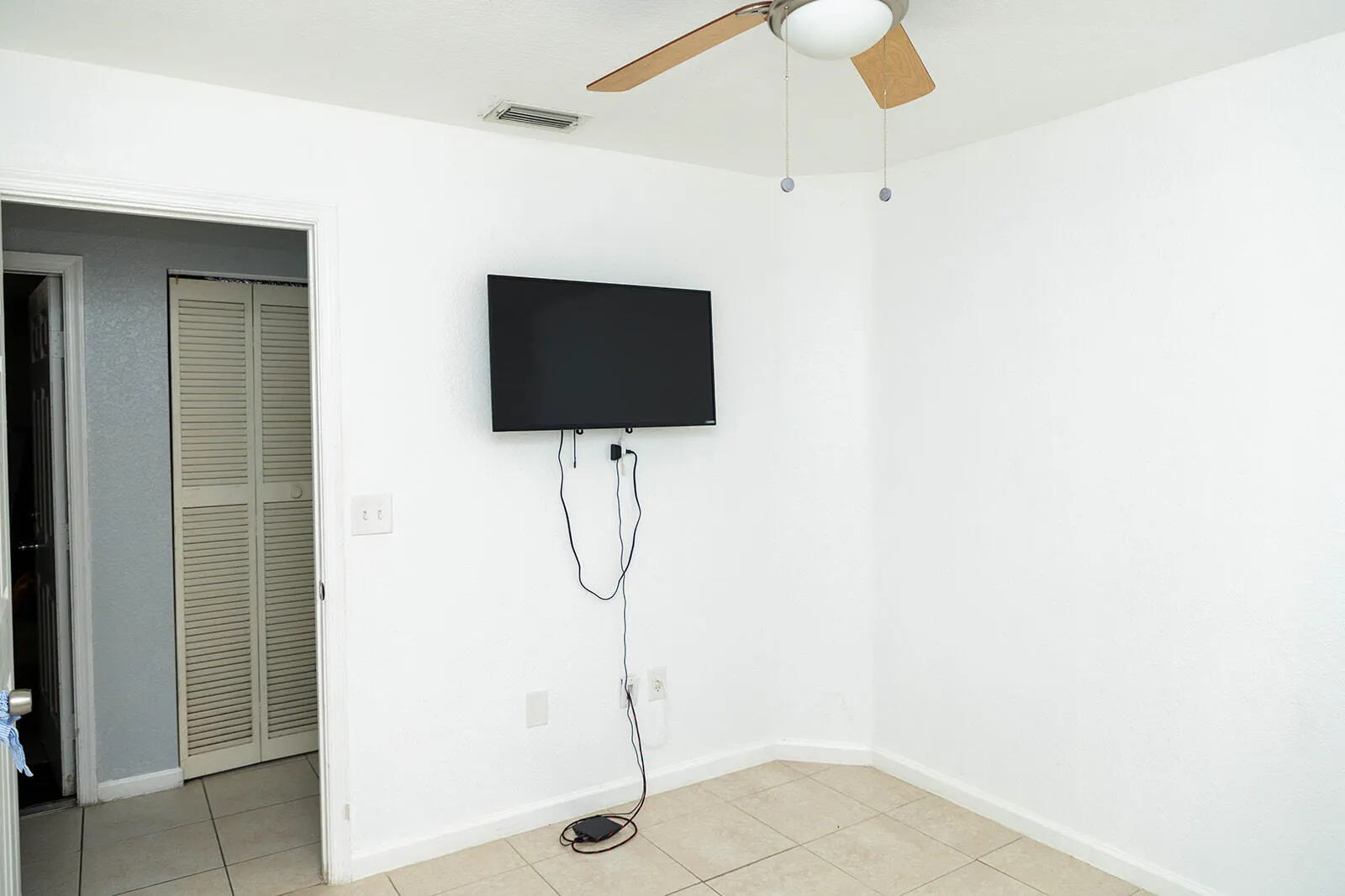 5701 AZALEA Circle