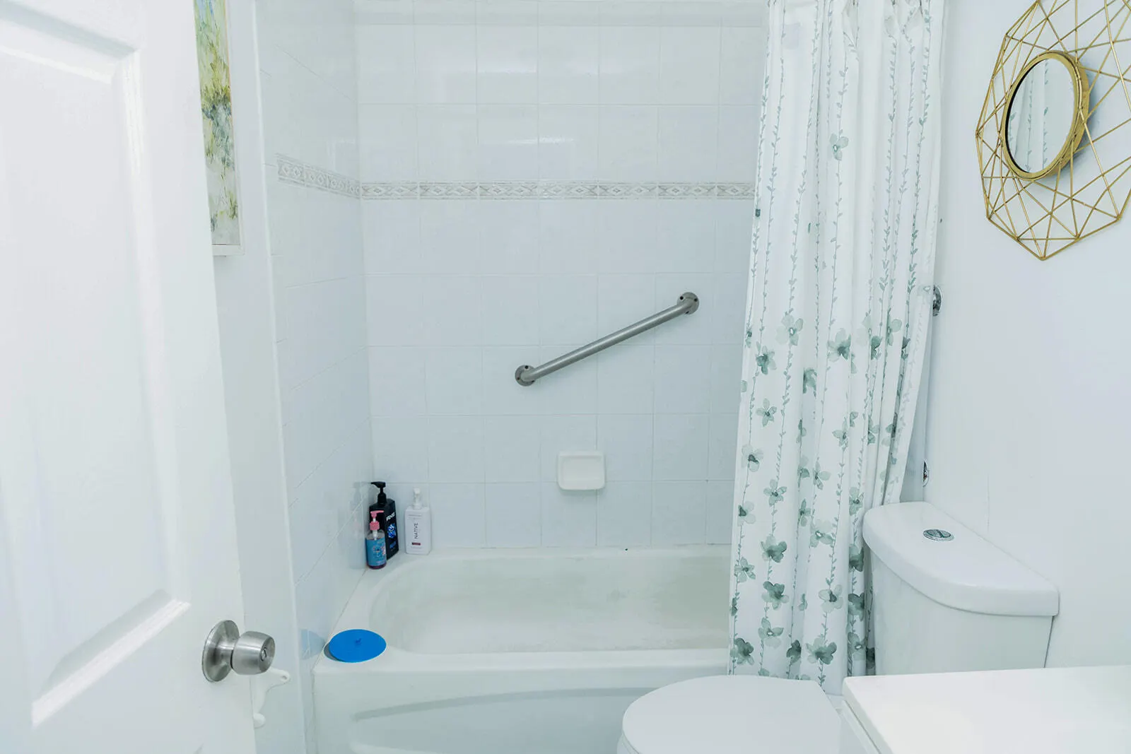 5701 AZALEA Circle