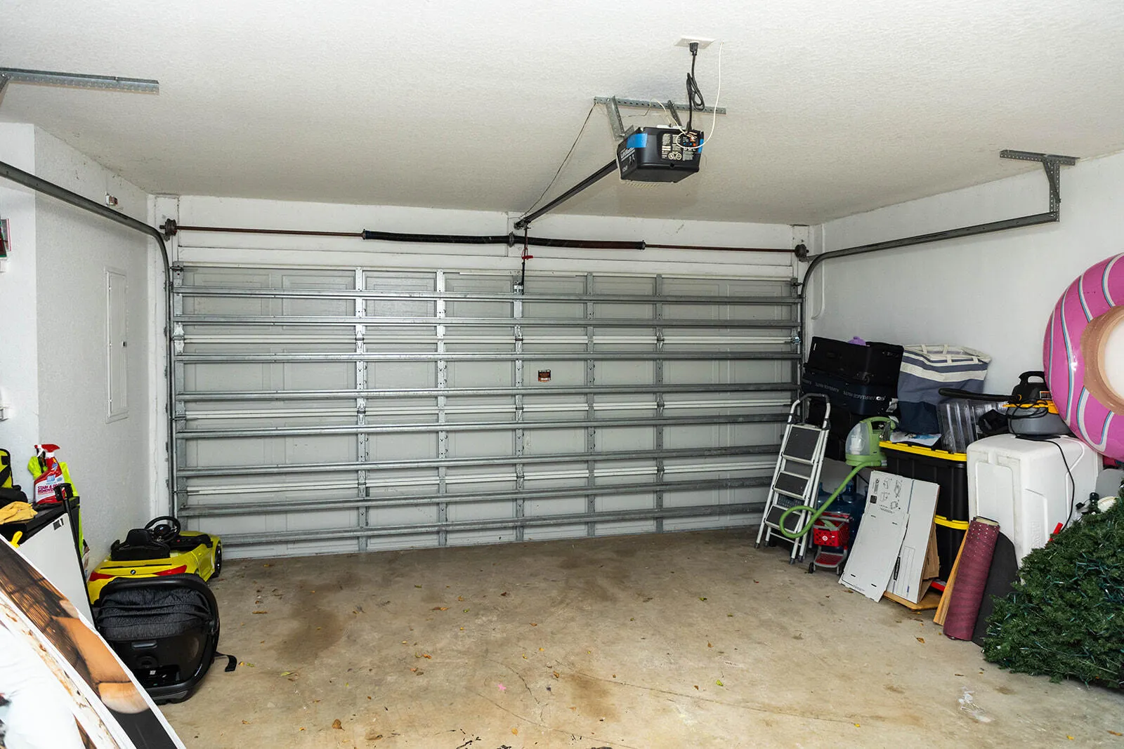5701 AZALEA Circle