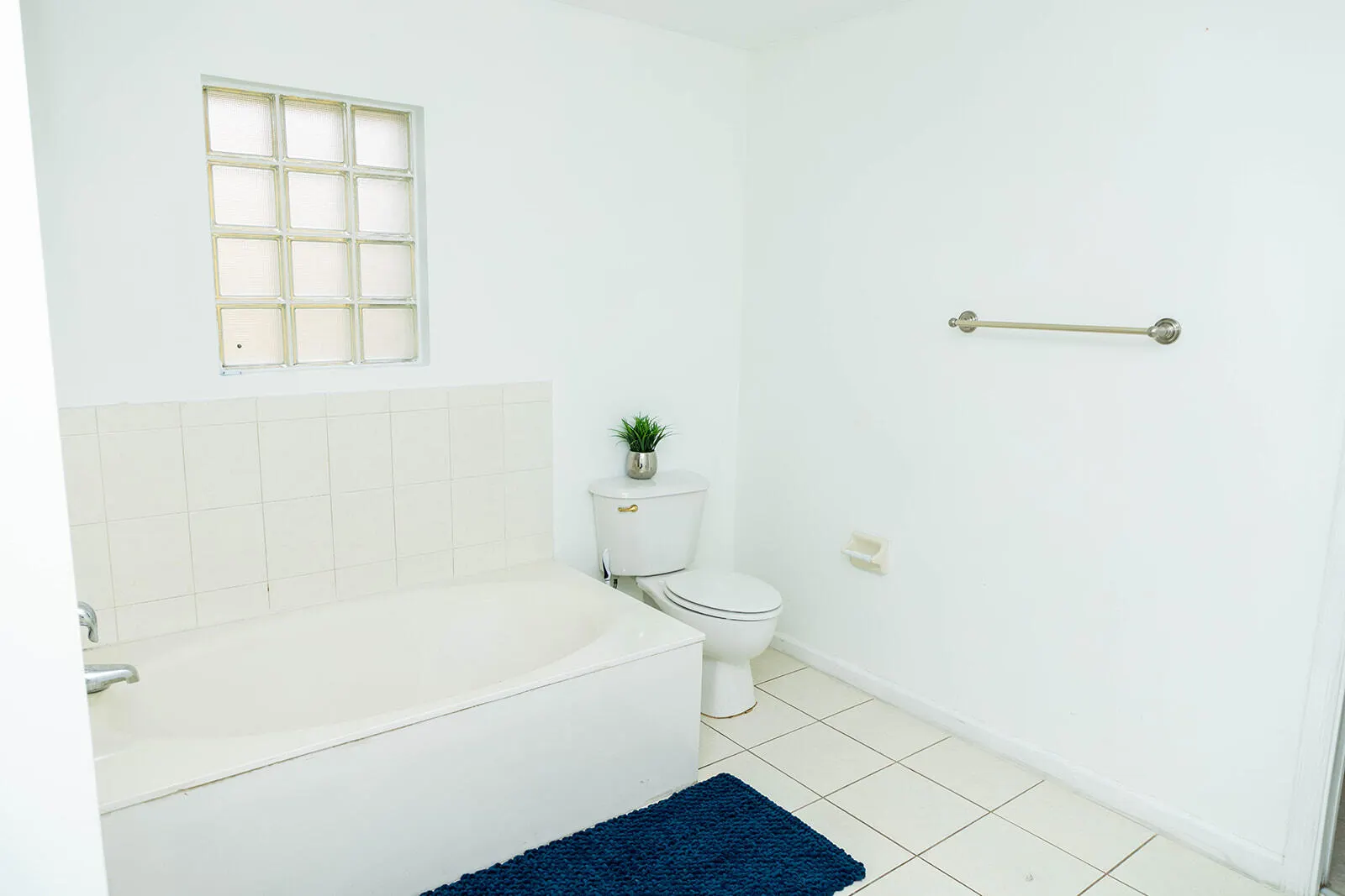 5701 AZALEA Circle