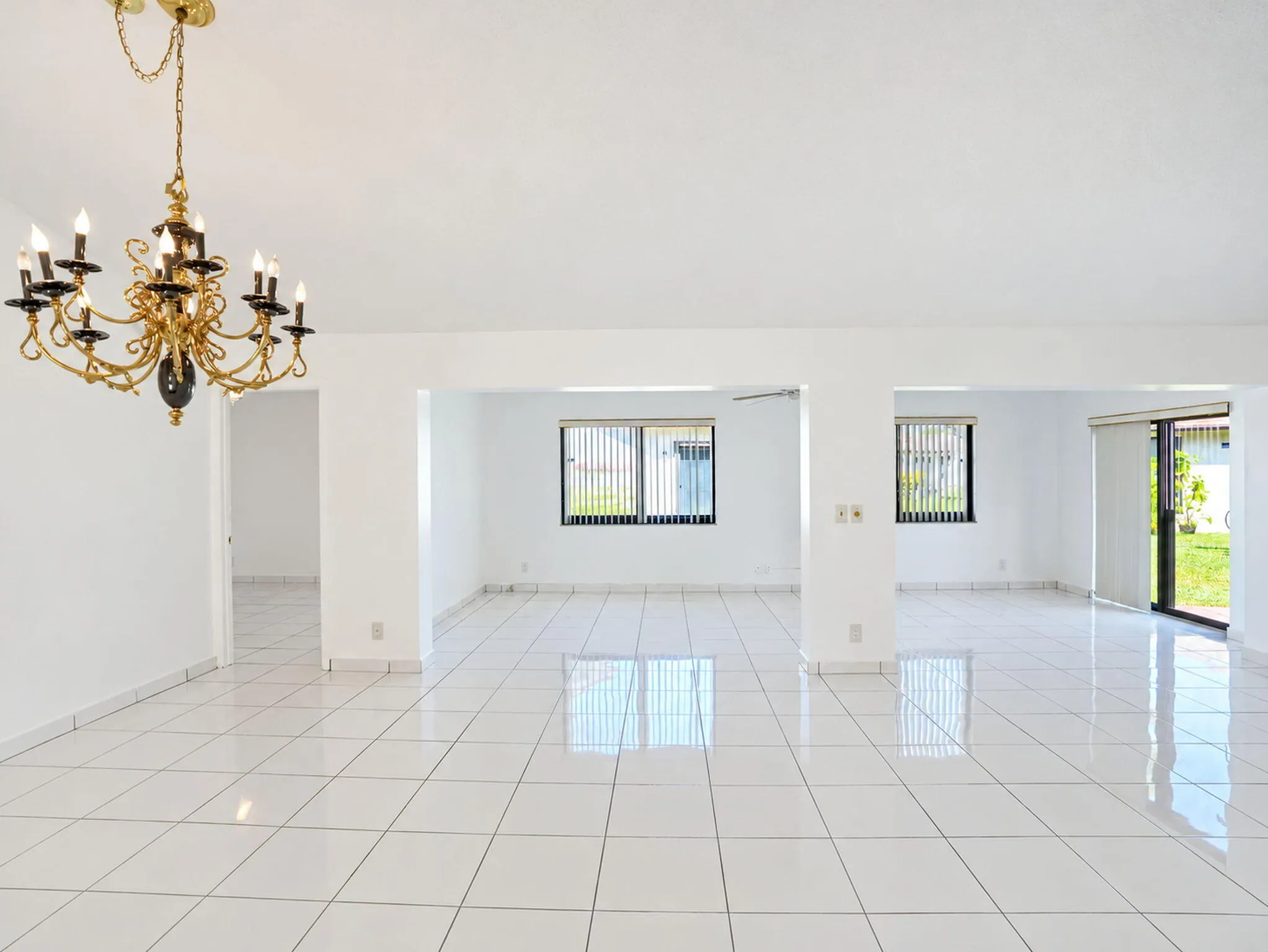 2079 SW 16TH Circle
