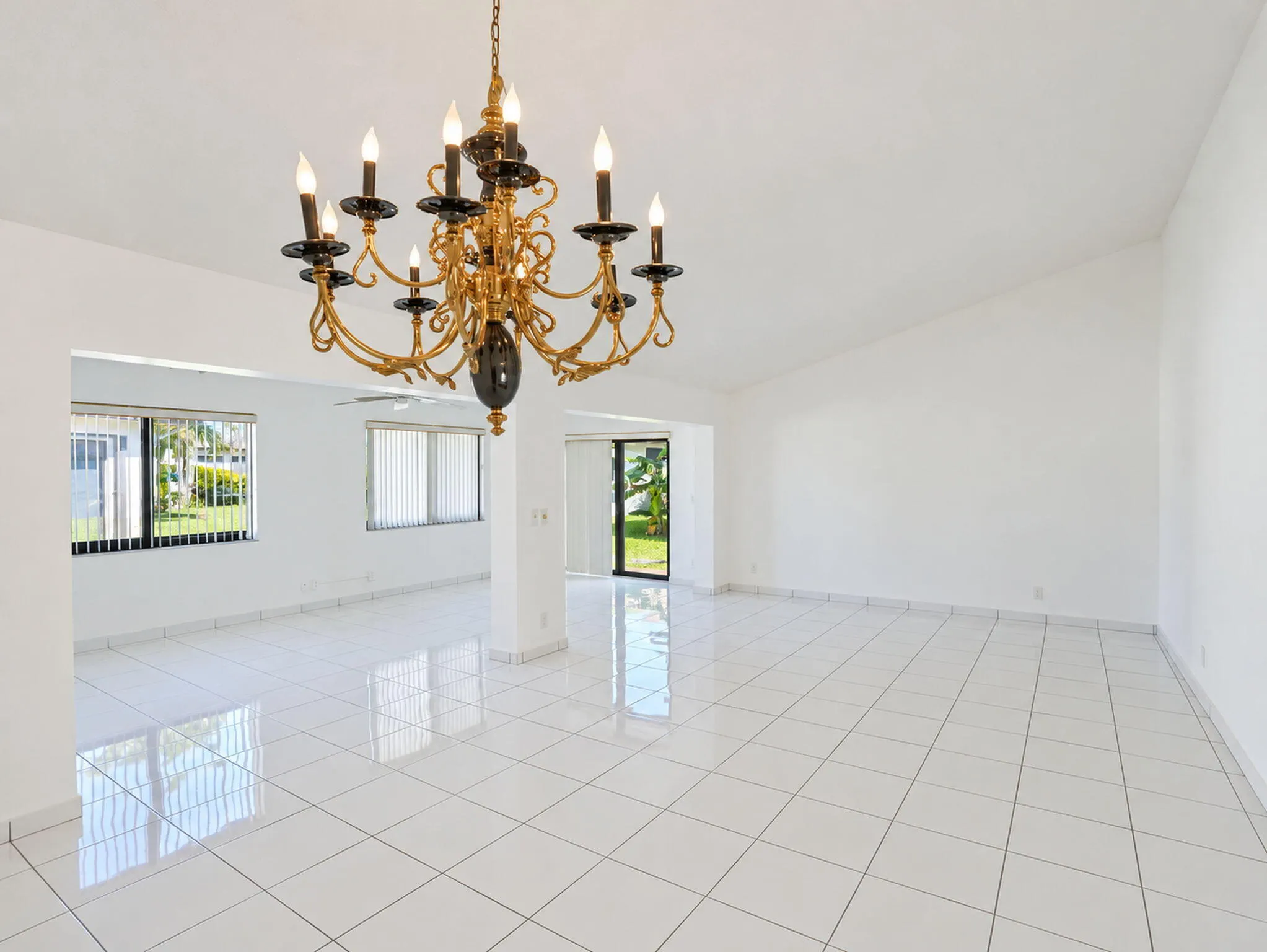 2079 SW 16TH Circle