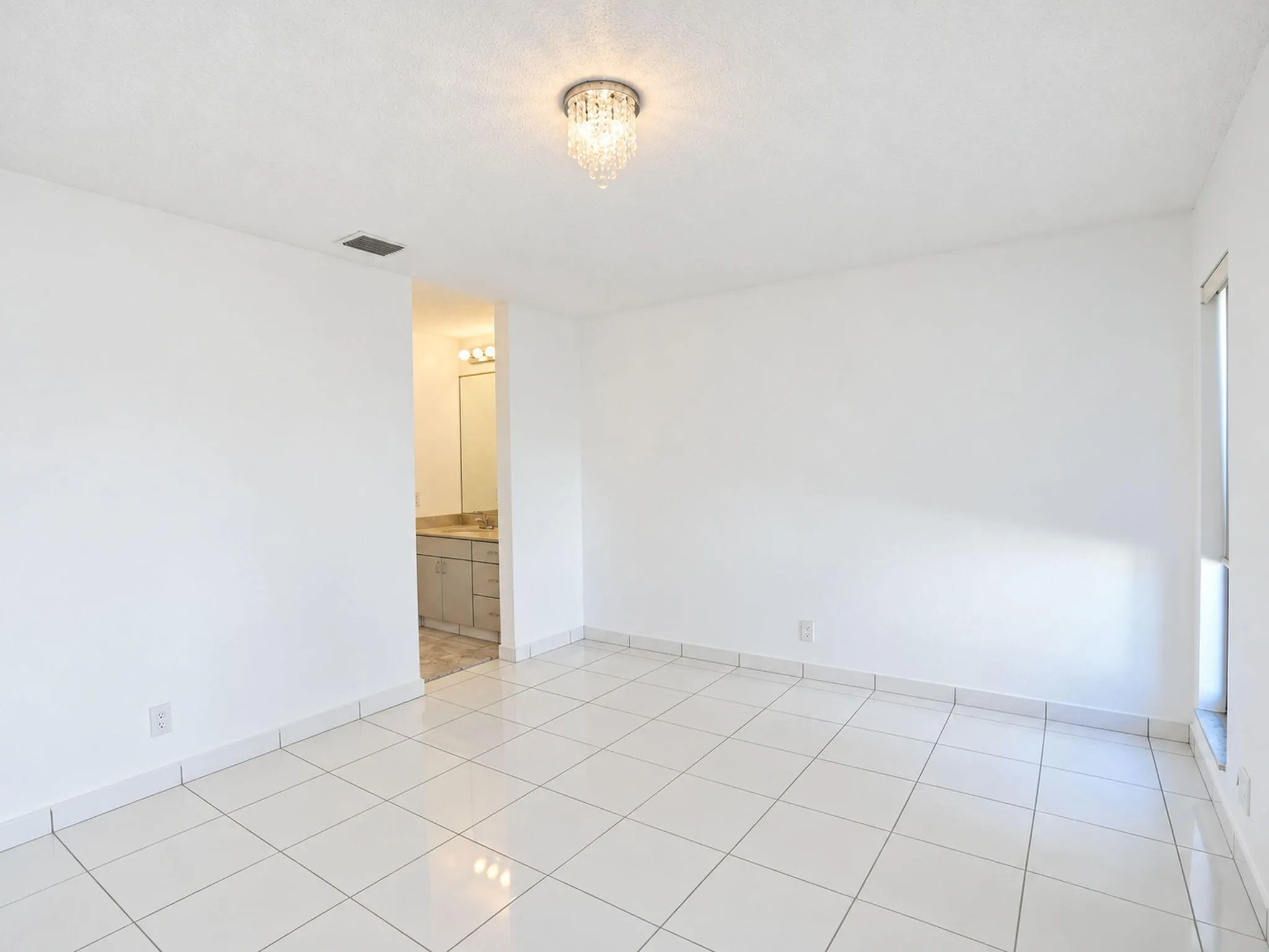 2079 SW 16TH Circle