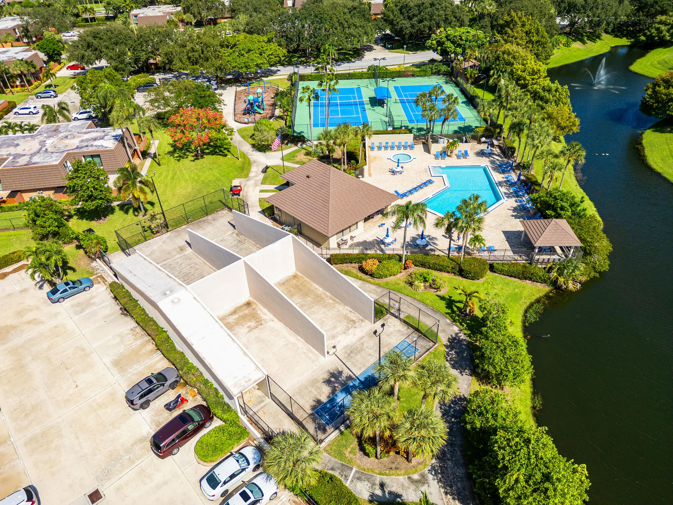 601 SEAFARER Circle #405