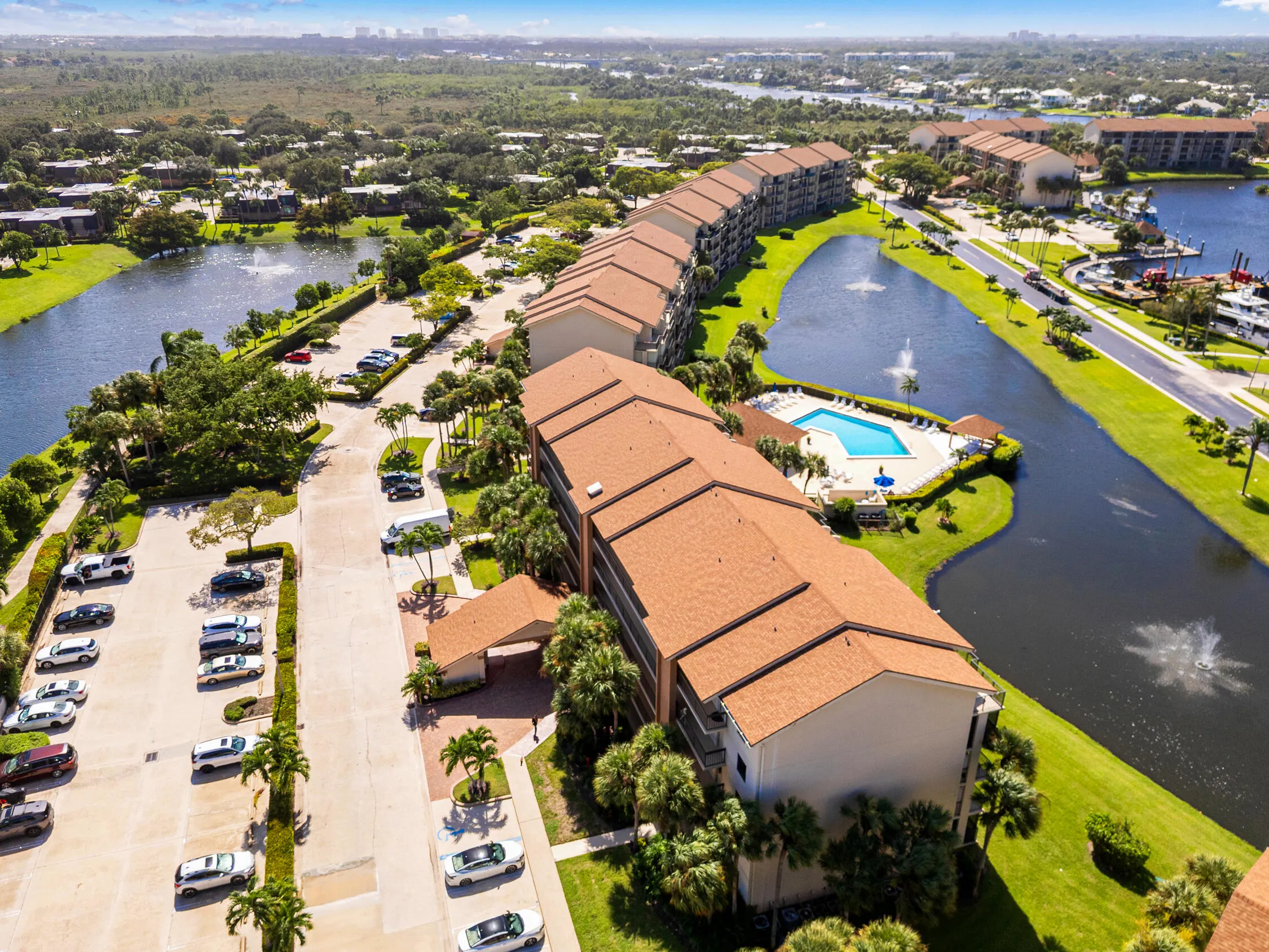 601 SEAFARER Circle #405