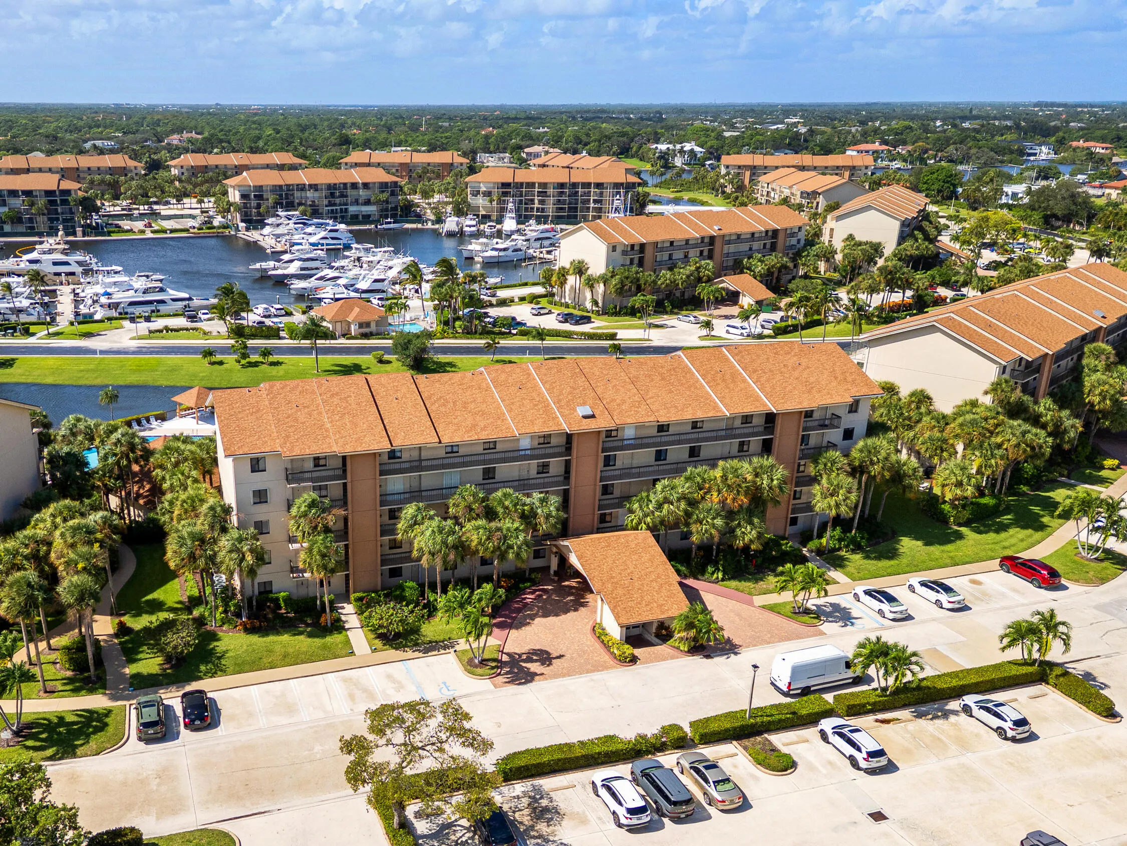 601 SEAFARER Circle #405