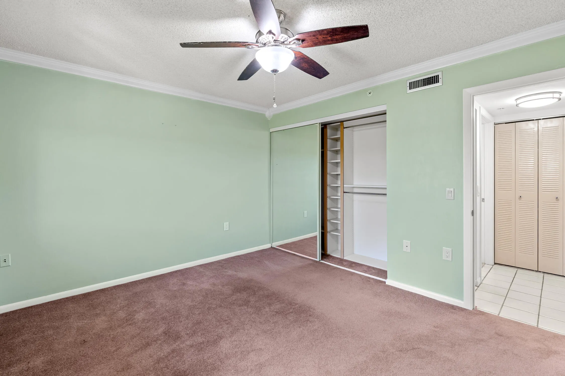 601 SEAFARER Circle #405