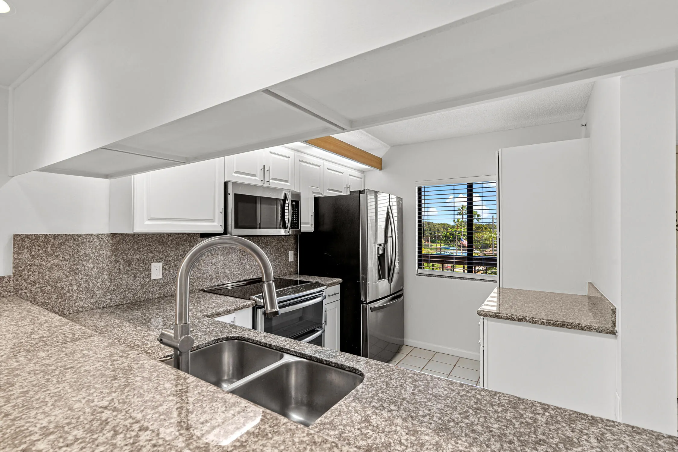 601 SEAFARER Circle #405