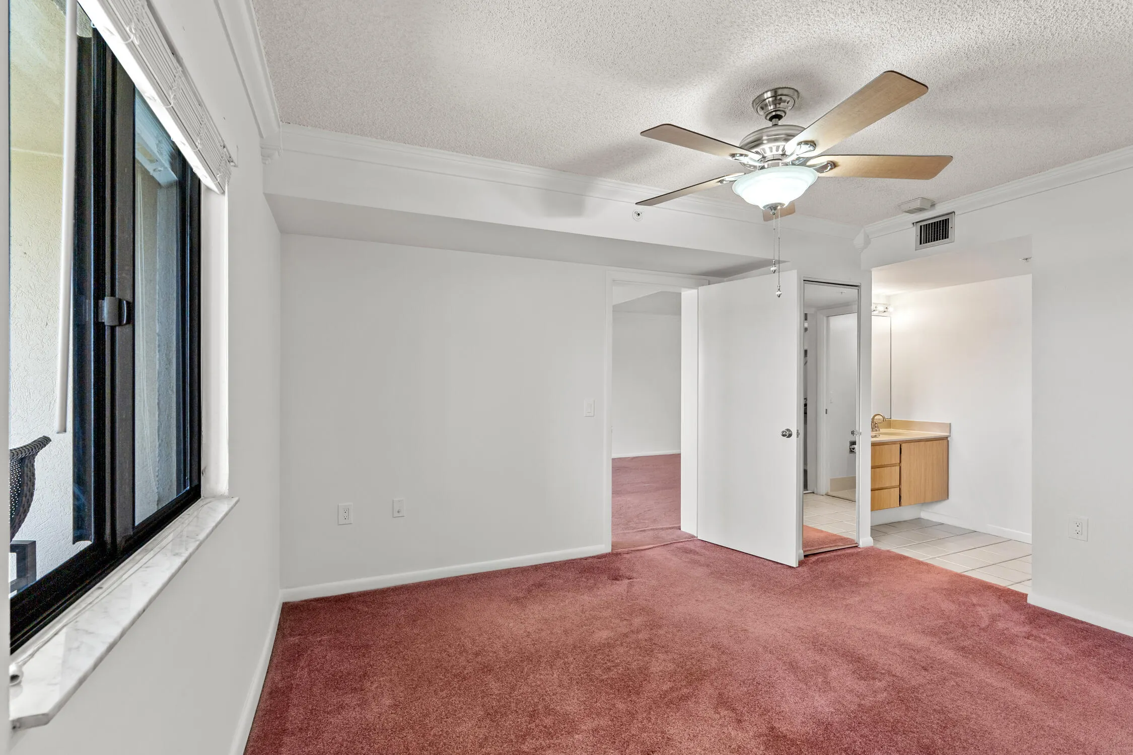 601 SEAFARER Circle #405