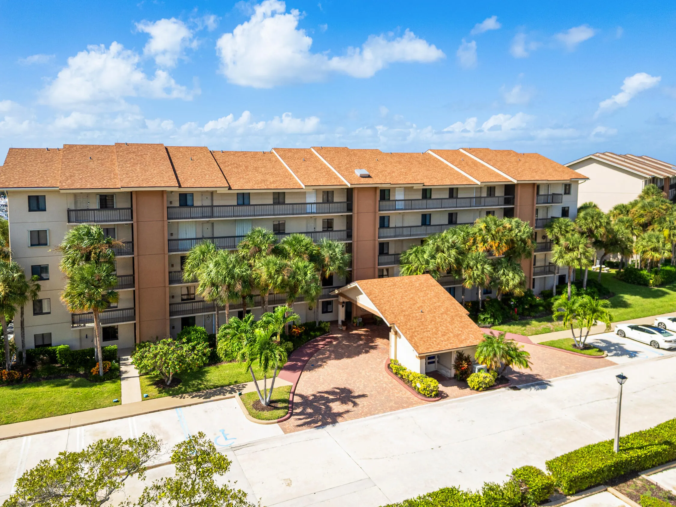 601 SEAFARER Circle #405