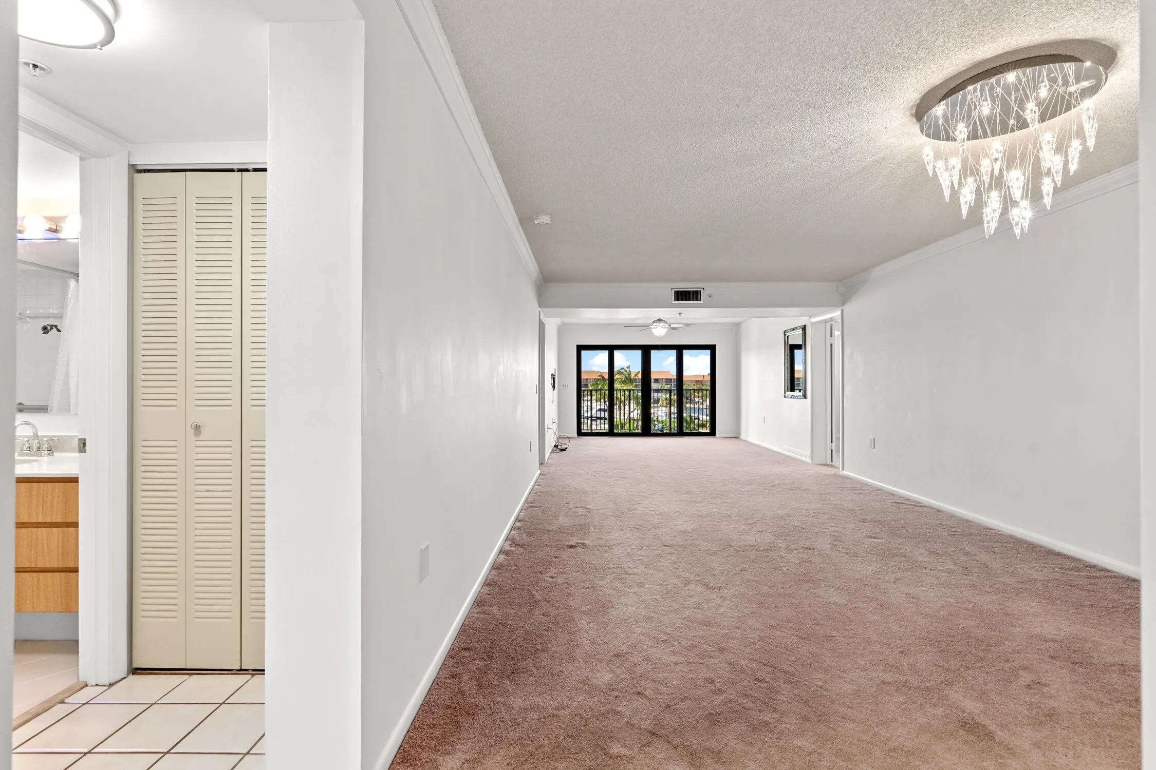 601 SEAFARER Circle #405