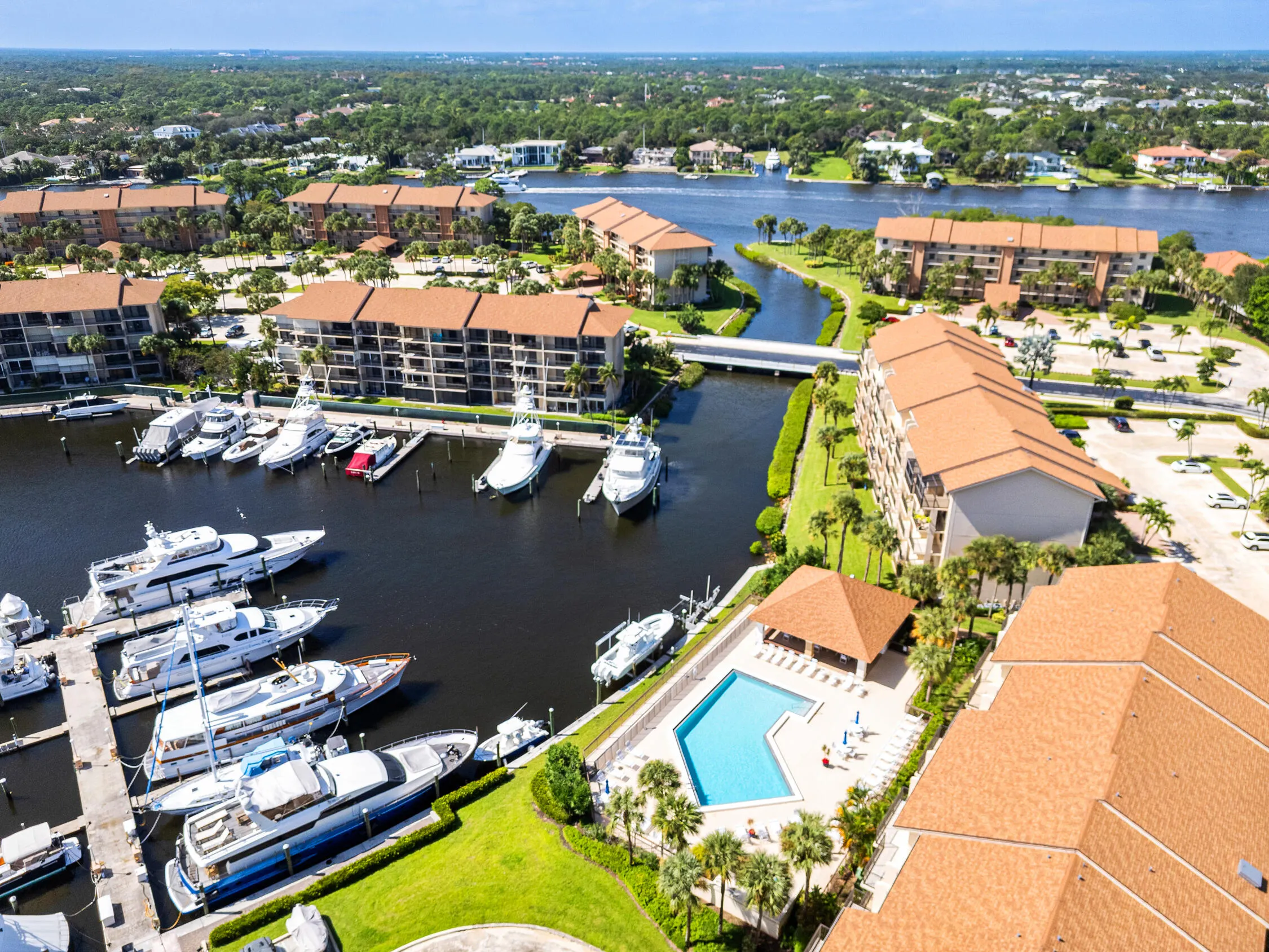 601 SEAFARER Circle #405