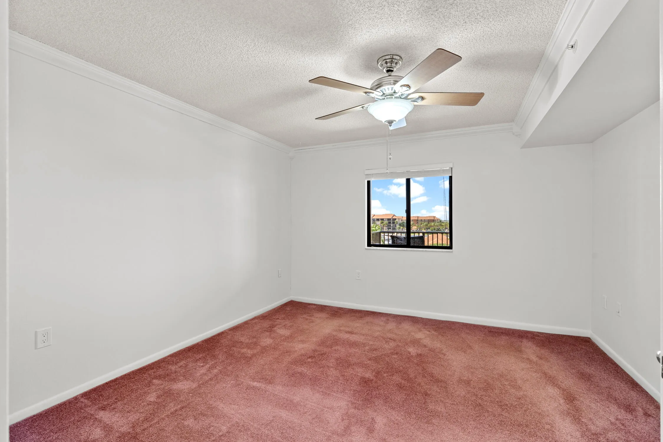 601 SEAFARER Circle #405