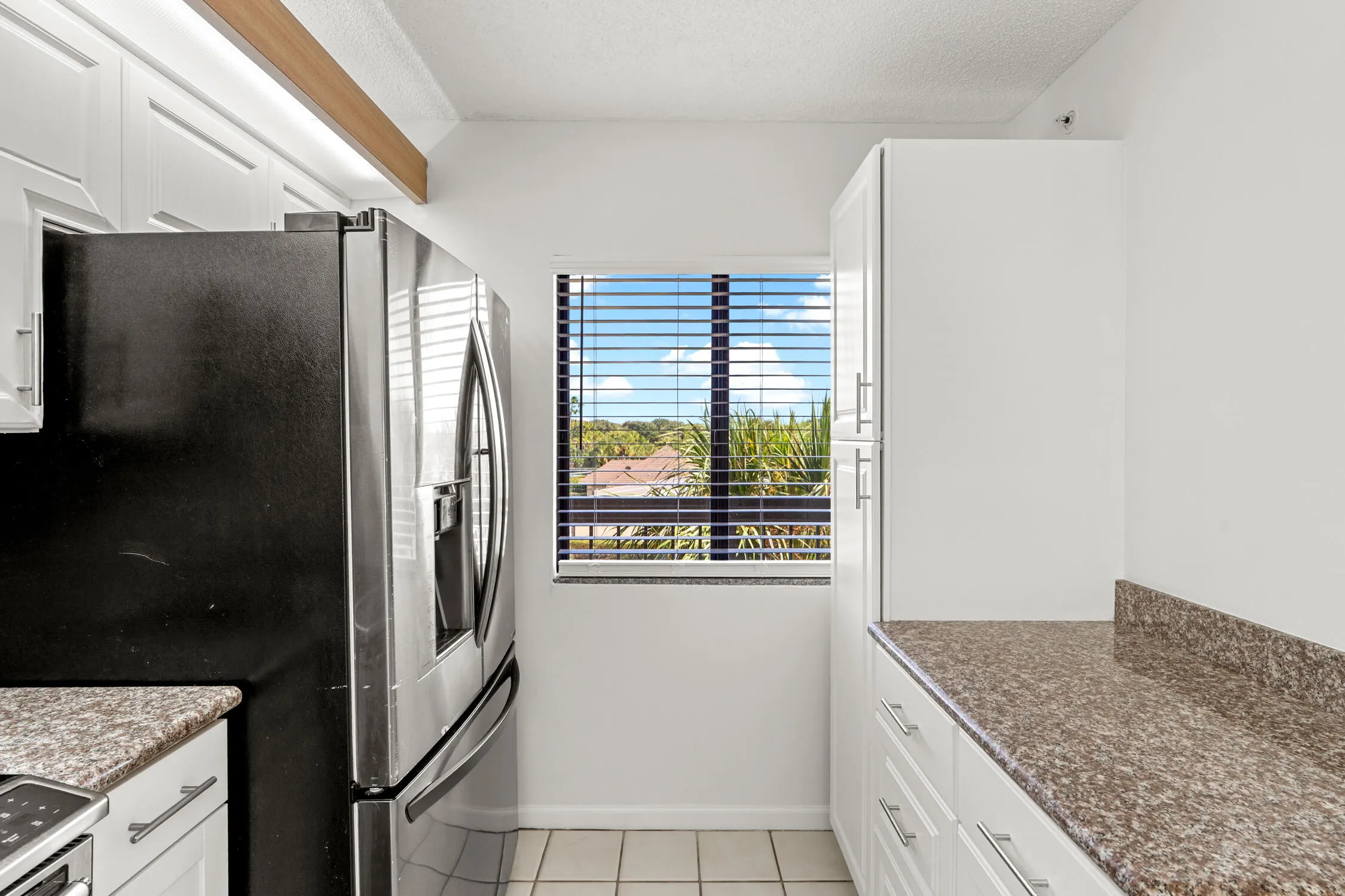 601 SEAFARER Circle #405