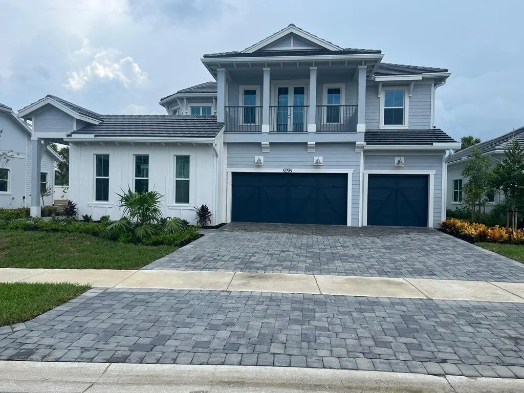 9296 Crestview Circle