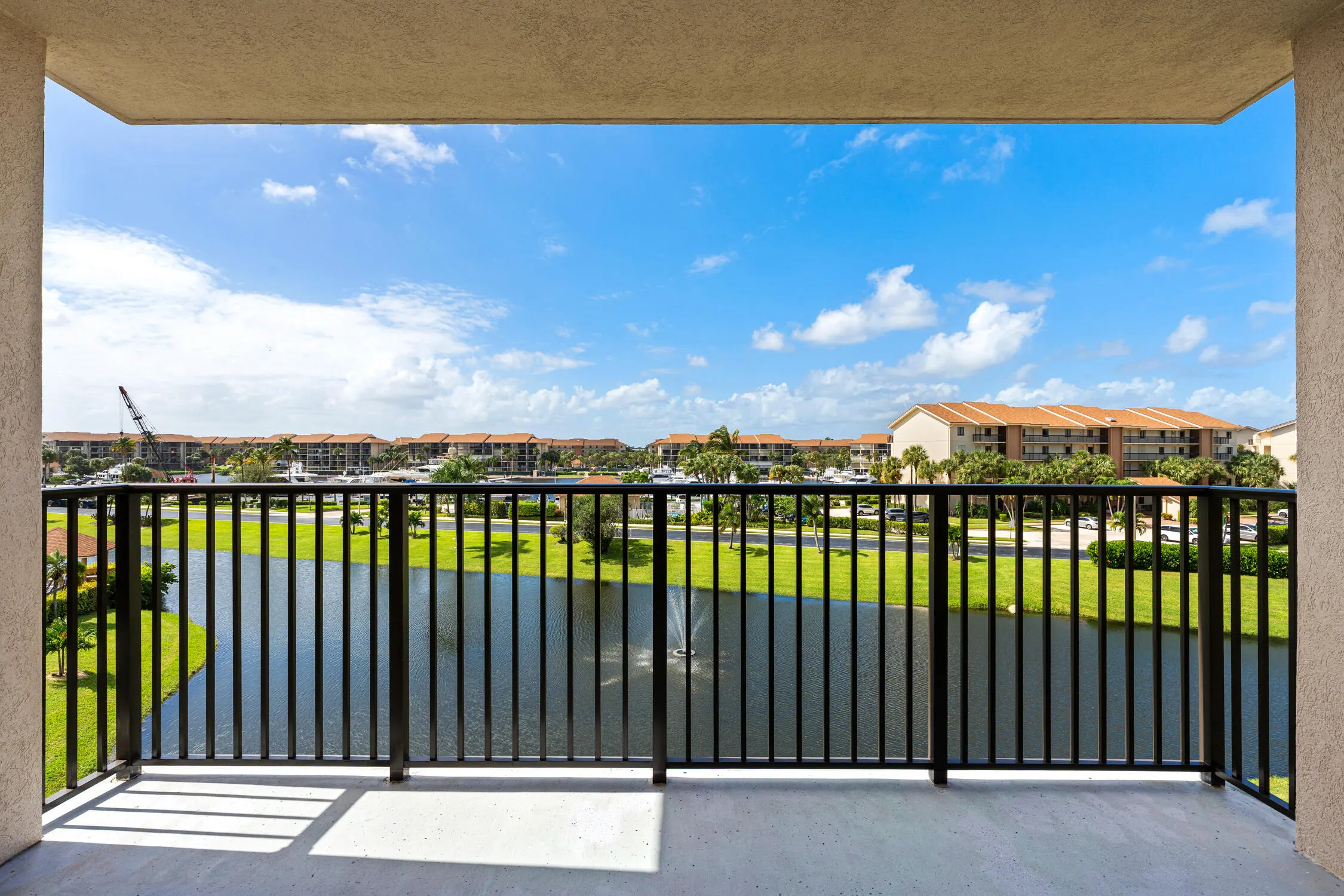 601 SEAFARER Circle #405