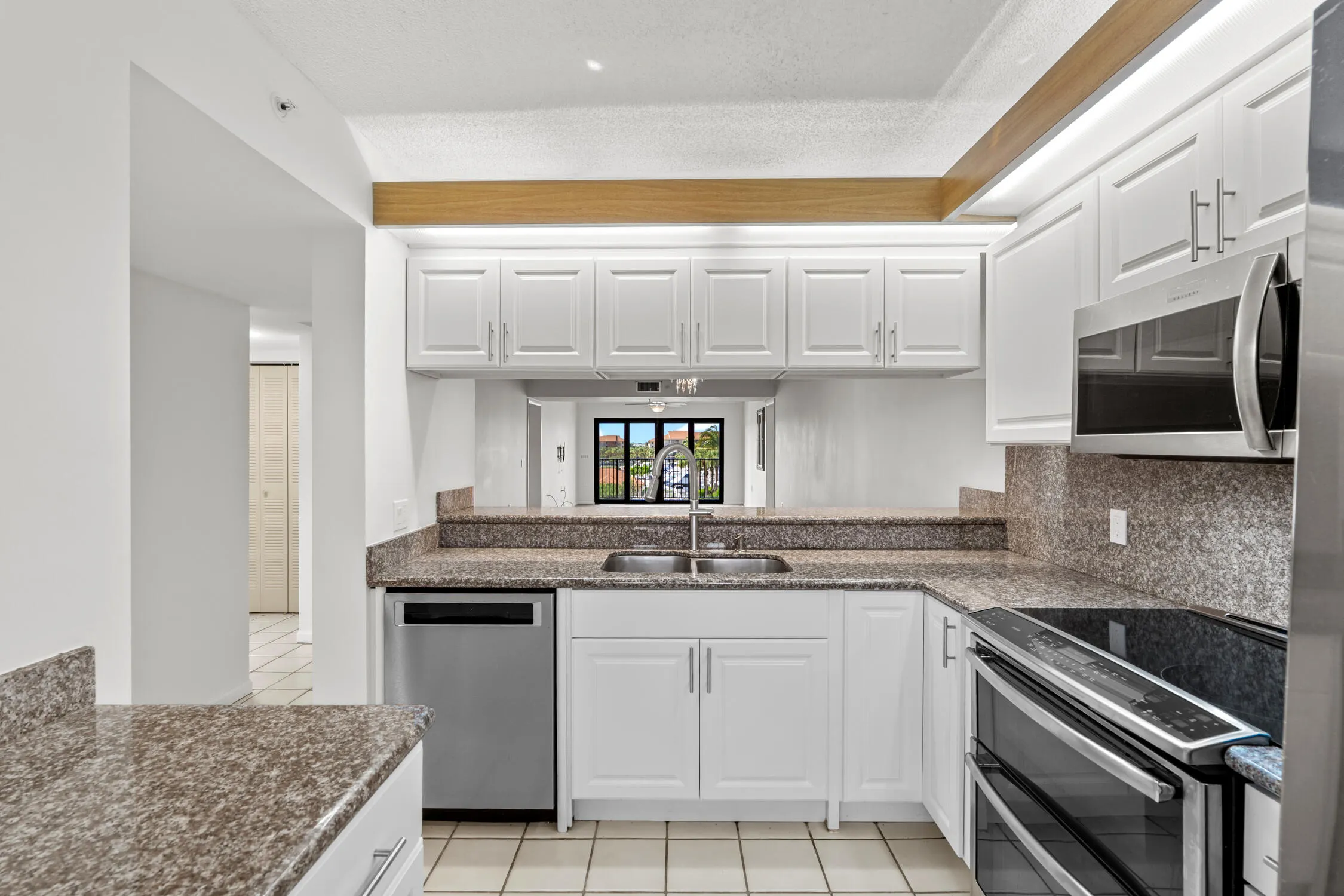 601 SEAFARER Circle #405