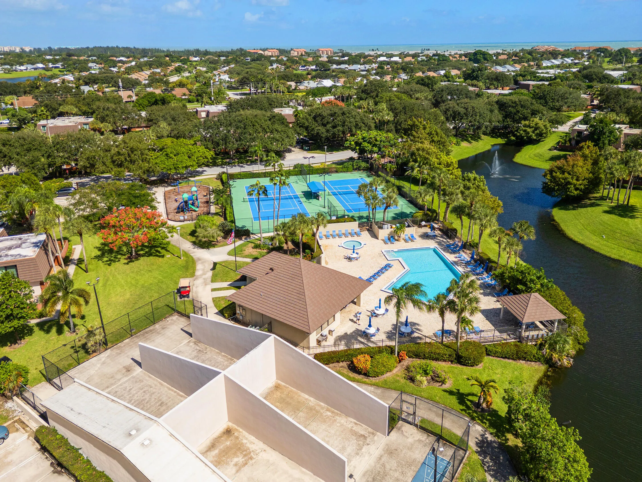 601 SEAFARER Circle #405