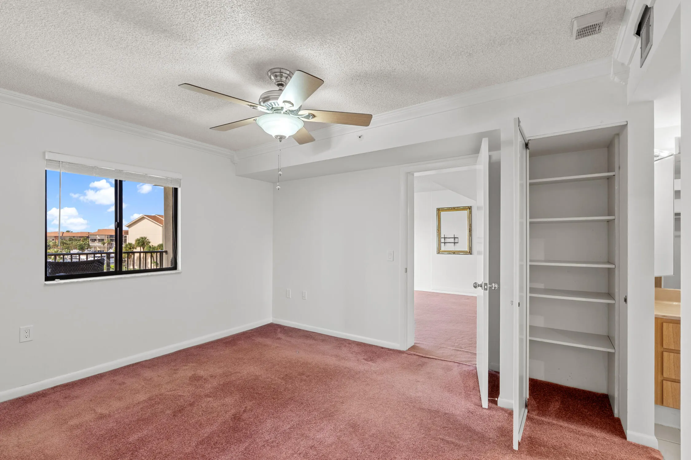 601 SEAFARER Circle #405