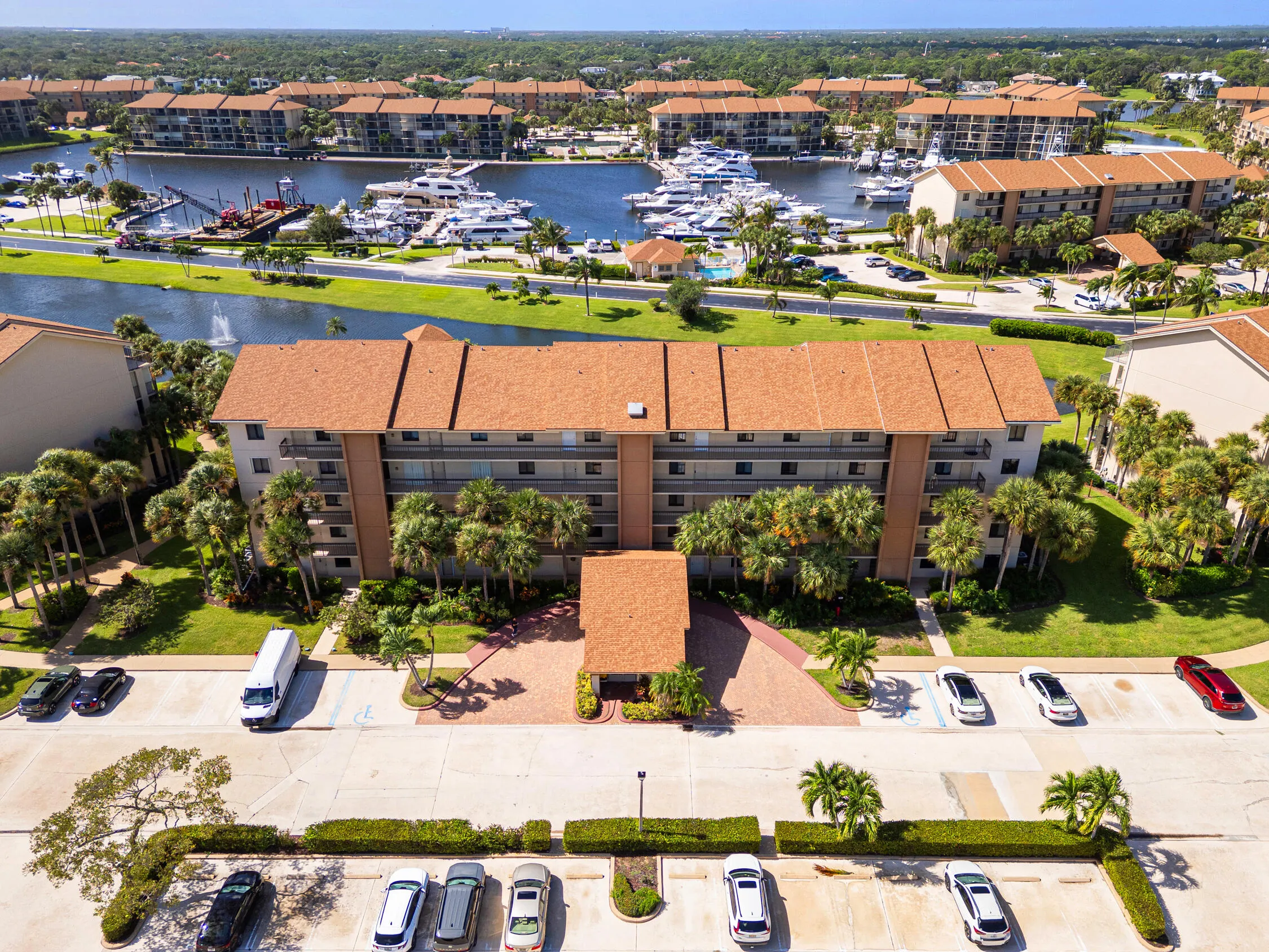 601 SEAFARER Circle #405