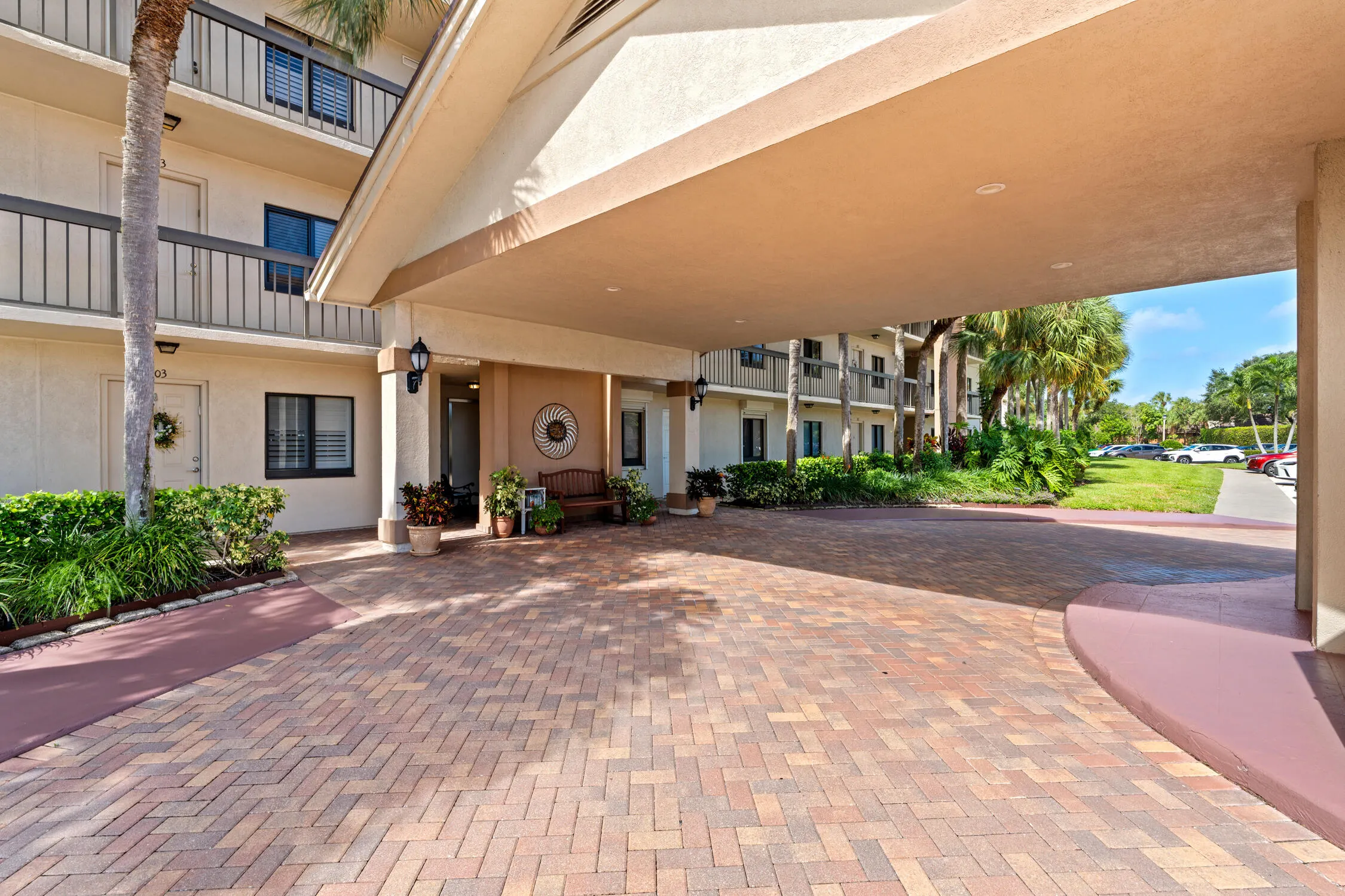 601 SEAFARER Circle #405