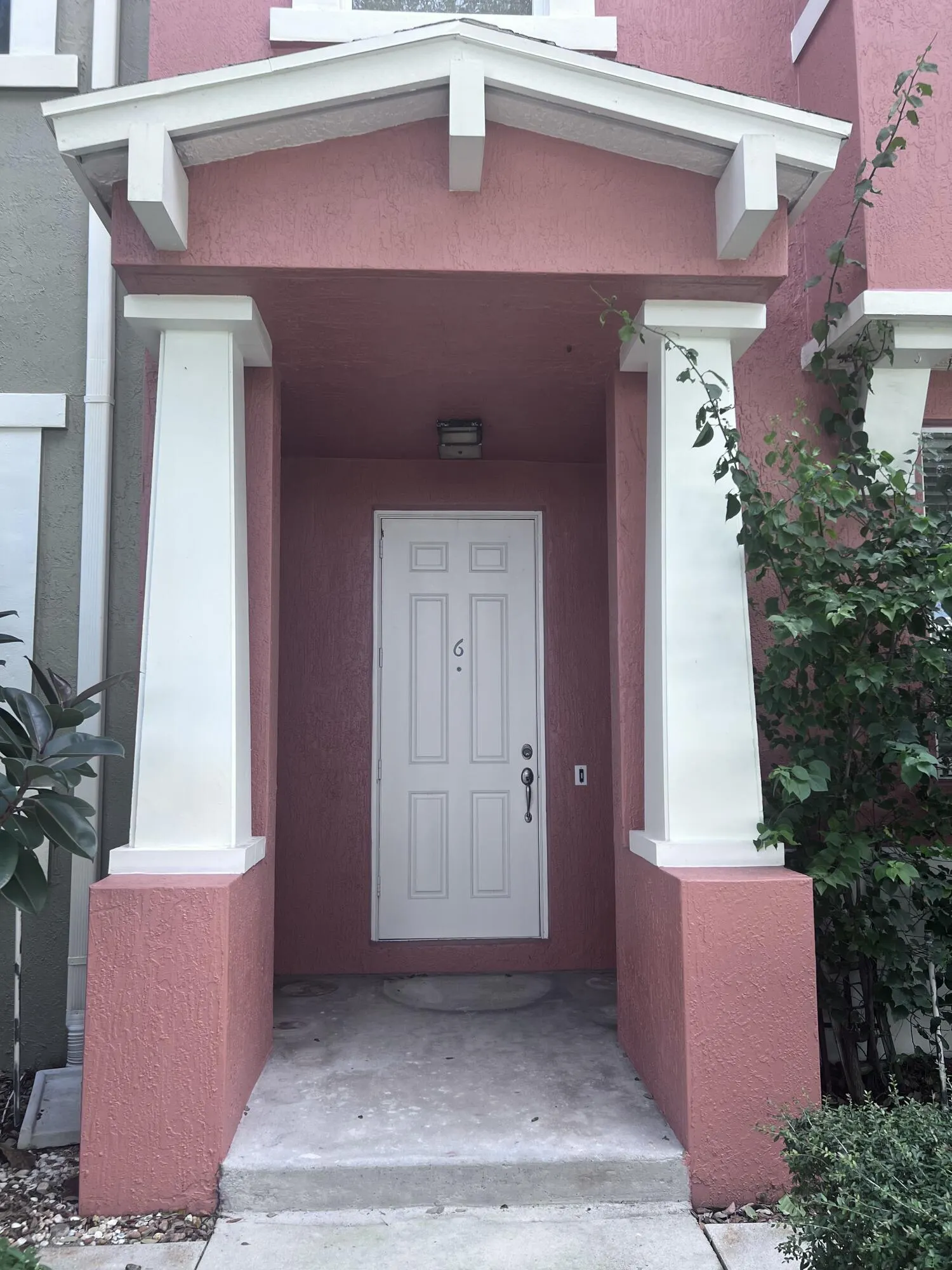 960 MILLBRAE Court #6