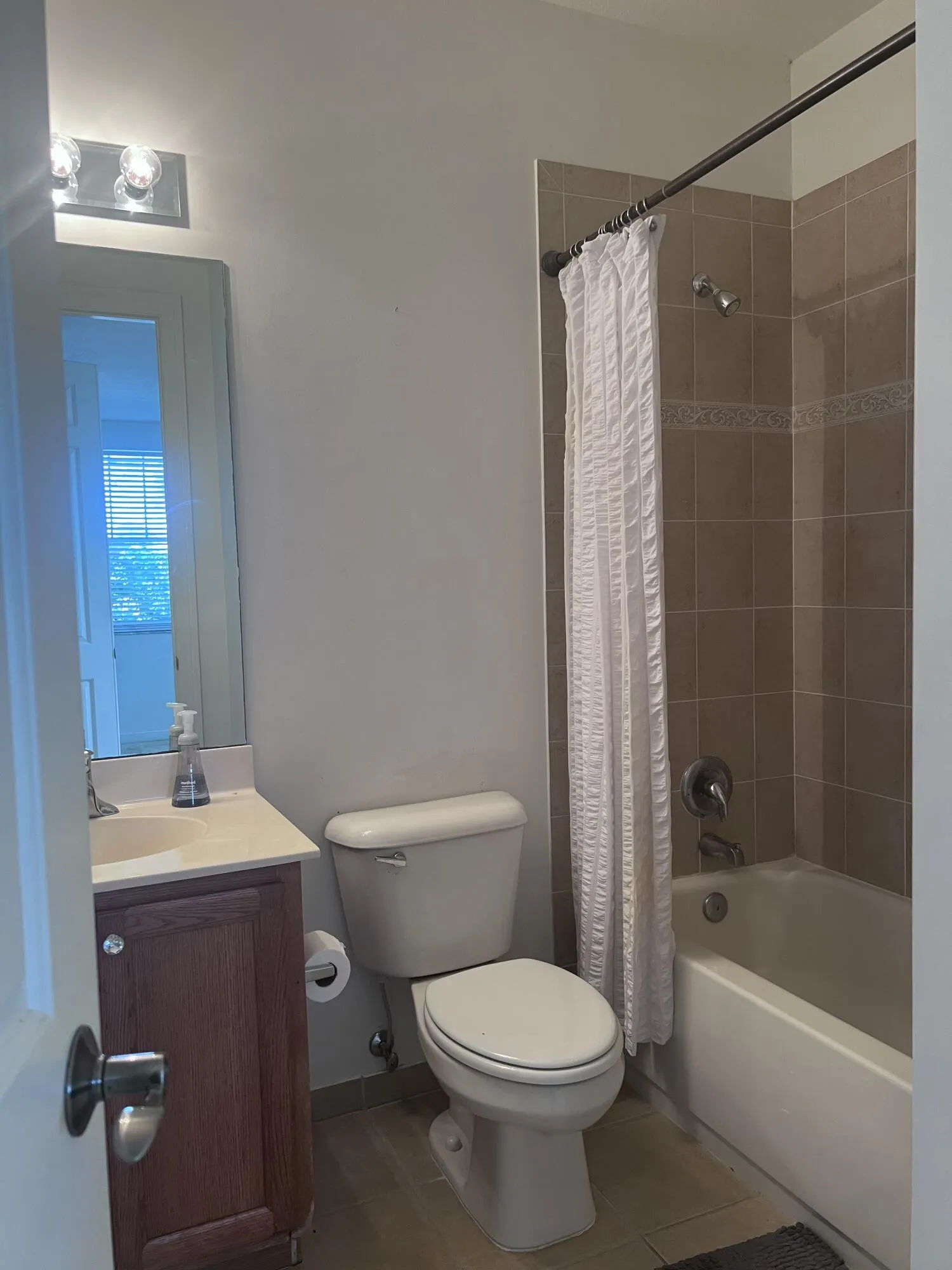 960 MILLBRAE Court #6