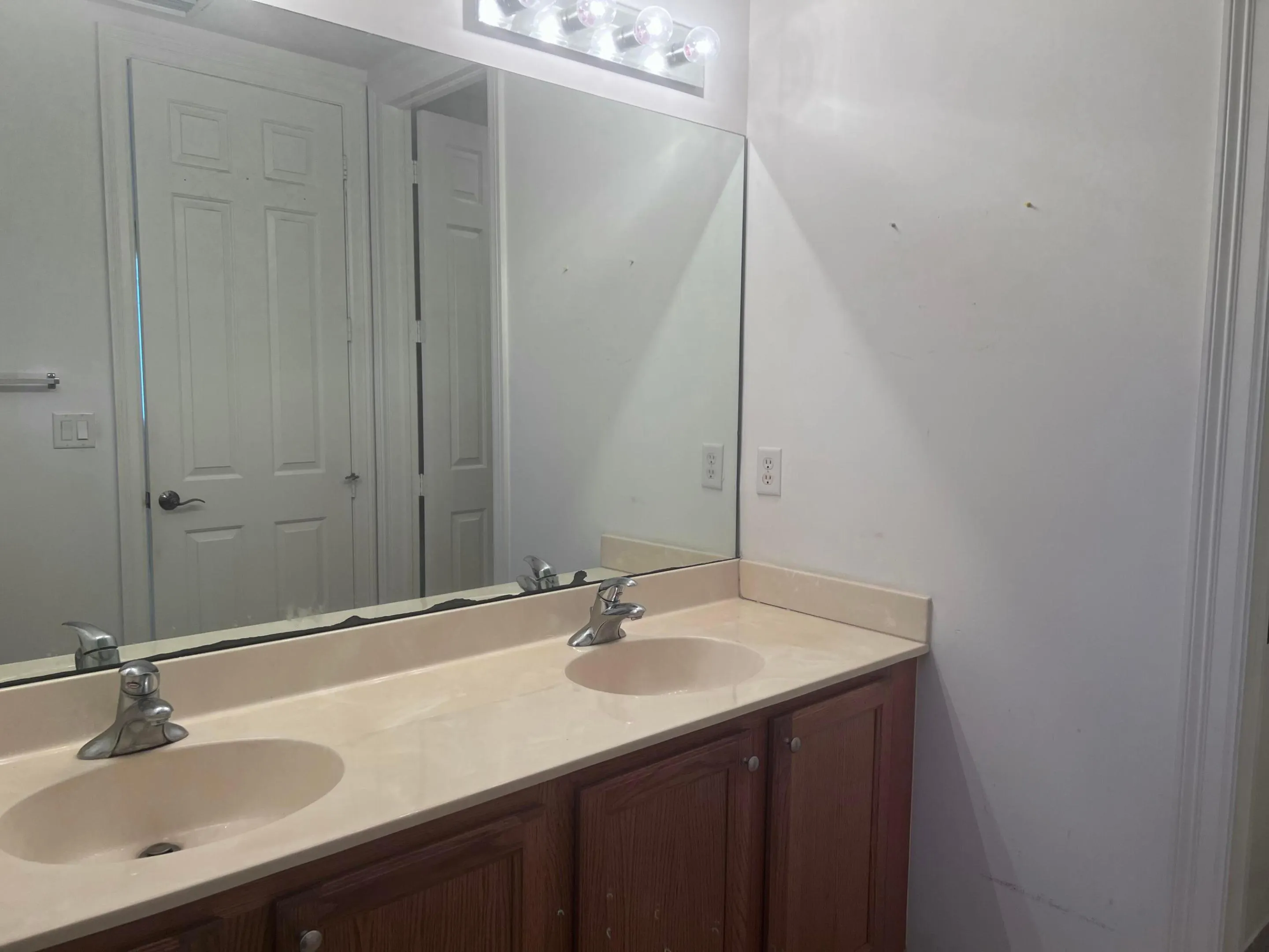 960 MILLBRAE Court #6