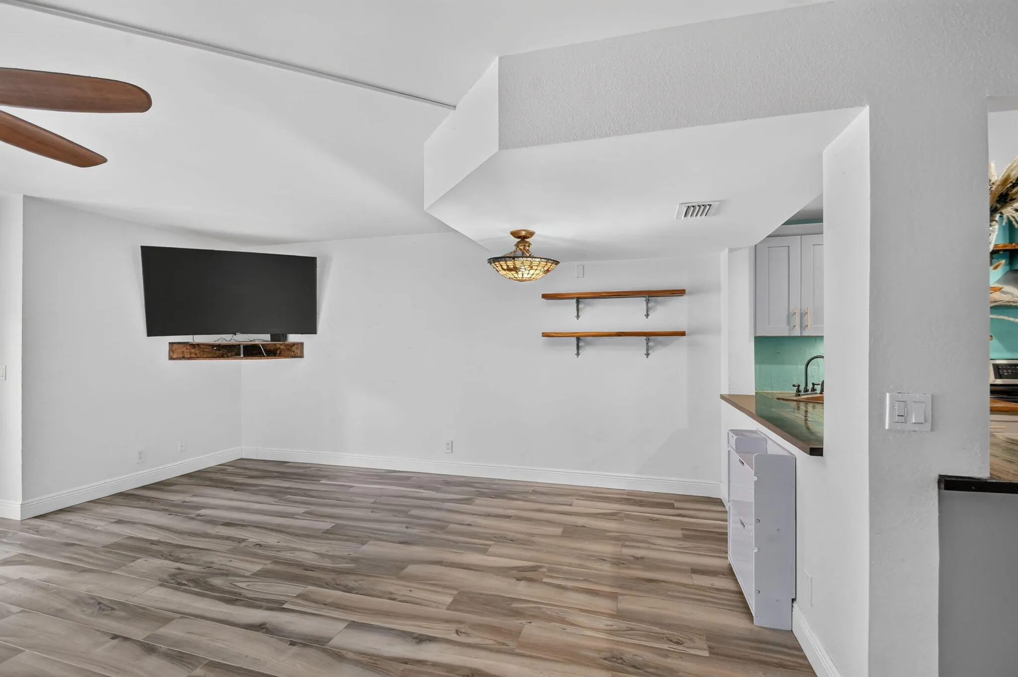 216 FOXTAIL Drive #B