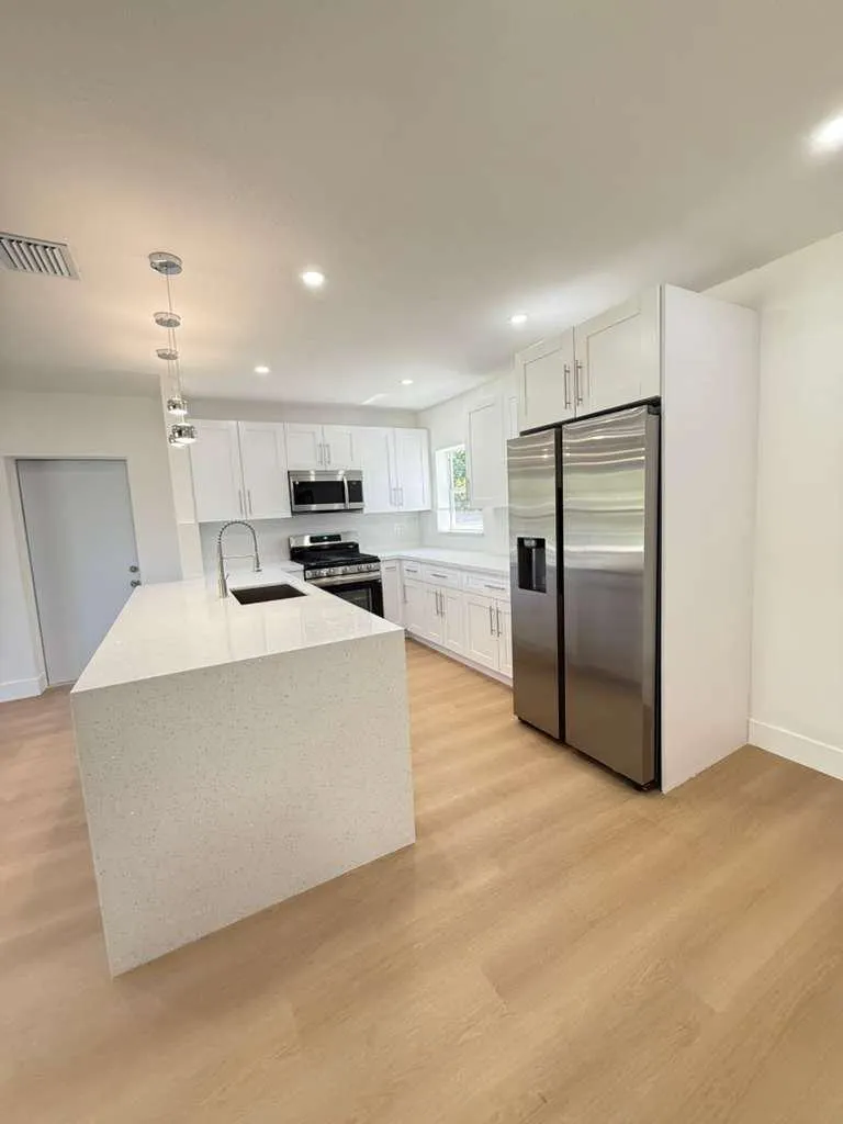 726 S 11TH Street