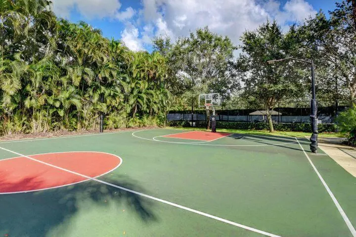 15646 Messina Isle Court