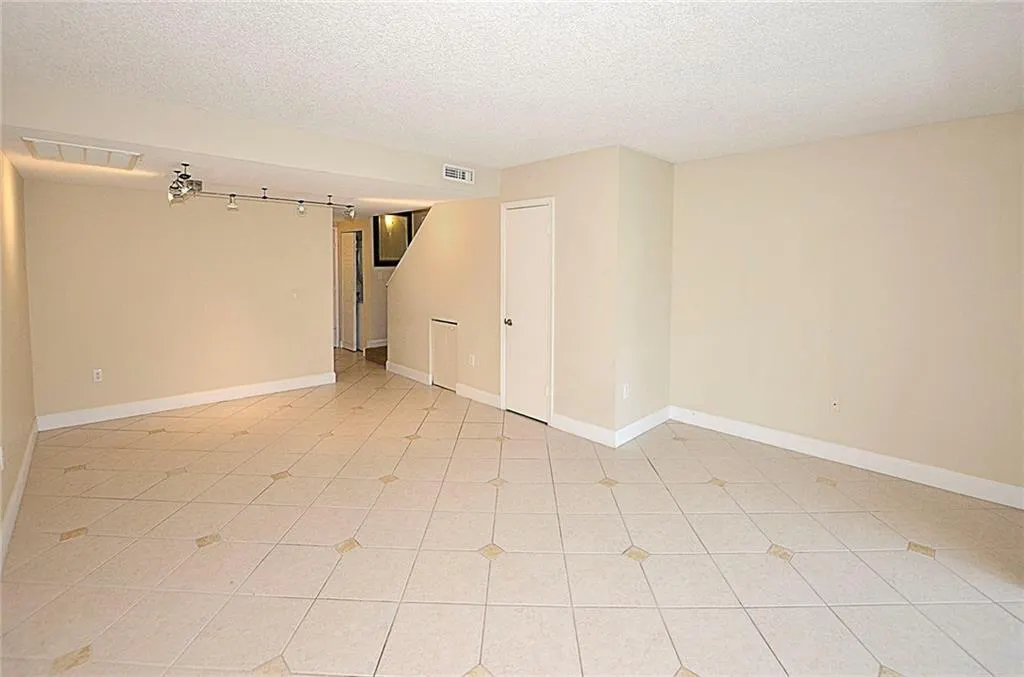 1901 INDIAN RIVER Boulevard #212