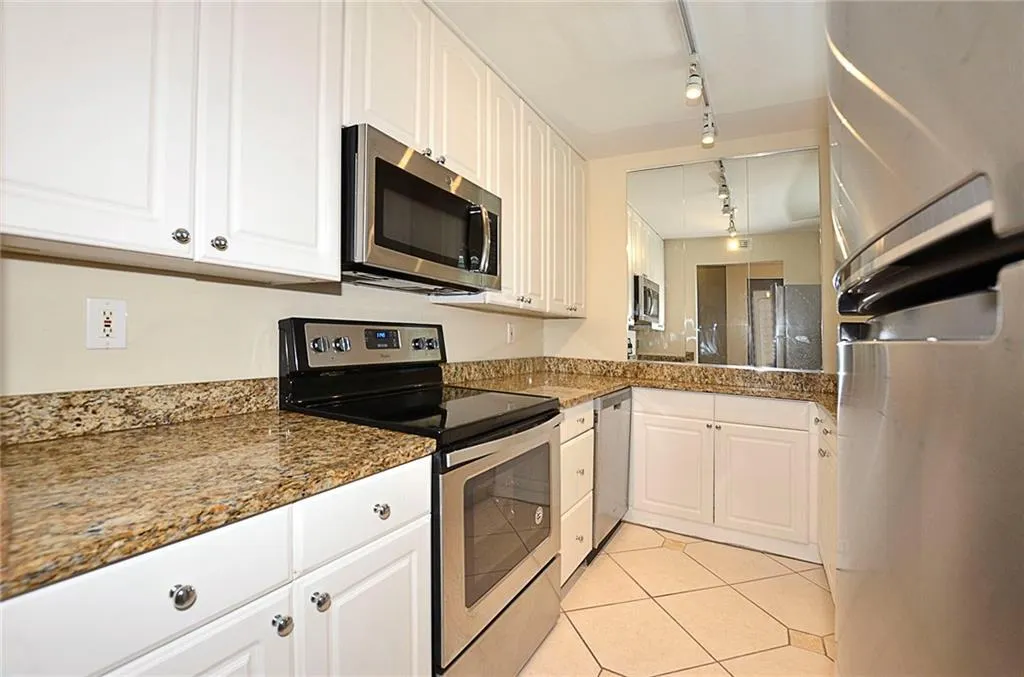 1901 INDIAN RIVER Boulevard #212