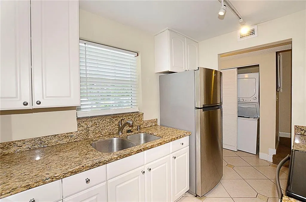1901 INDIAN RIVER Boulevard #212