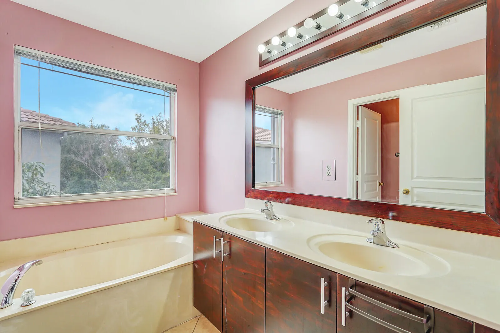 5461 QUEENSHIP Court