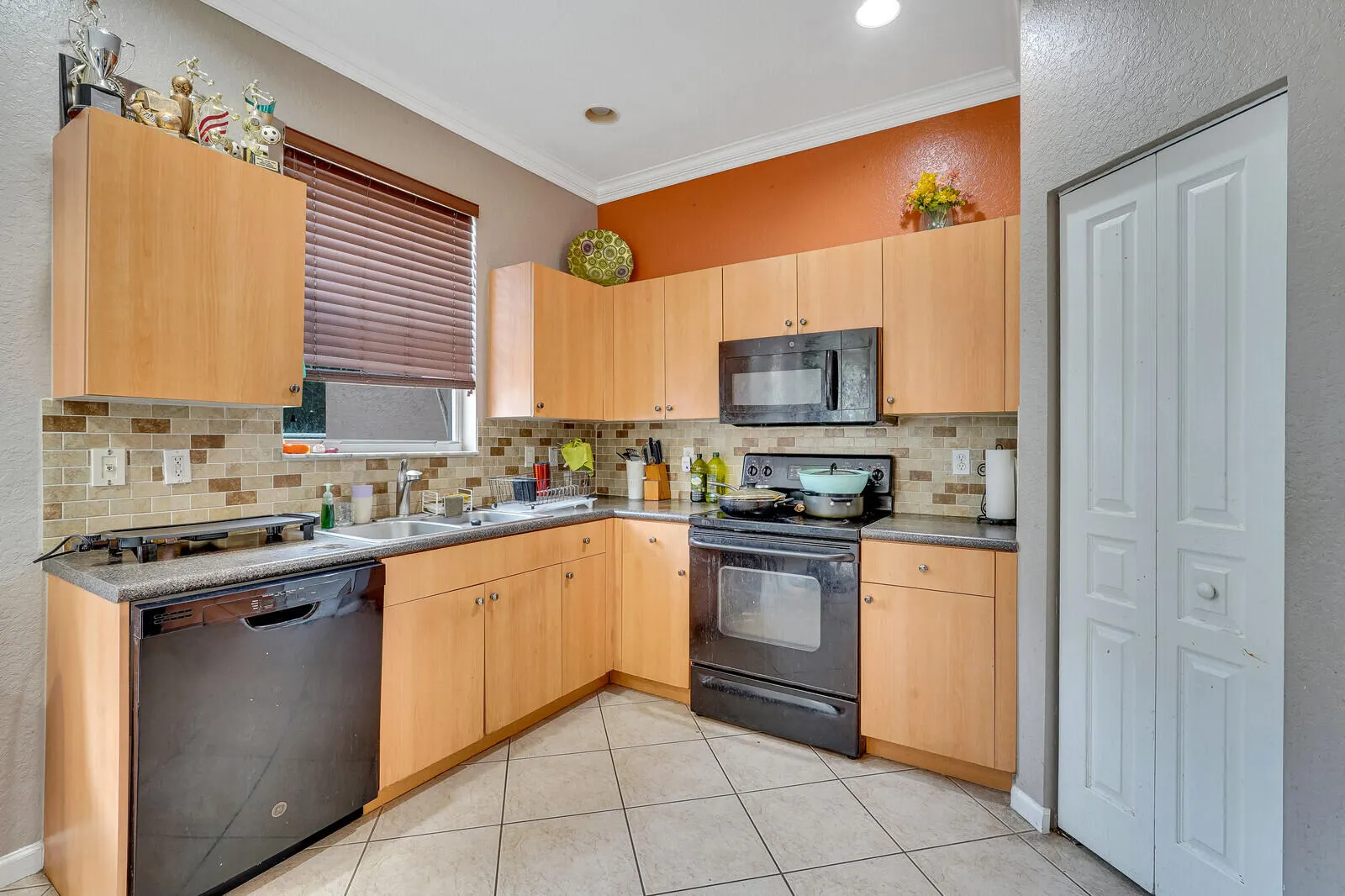 5461 QUEENSHIP Court