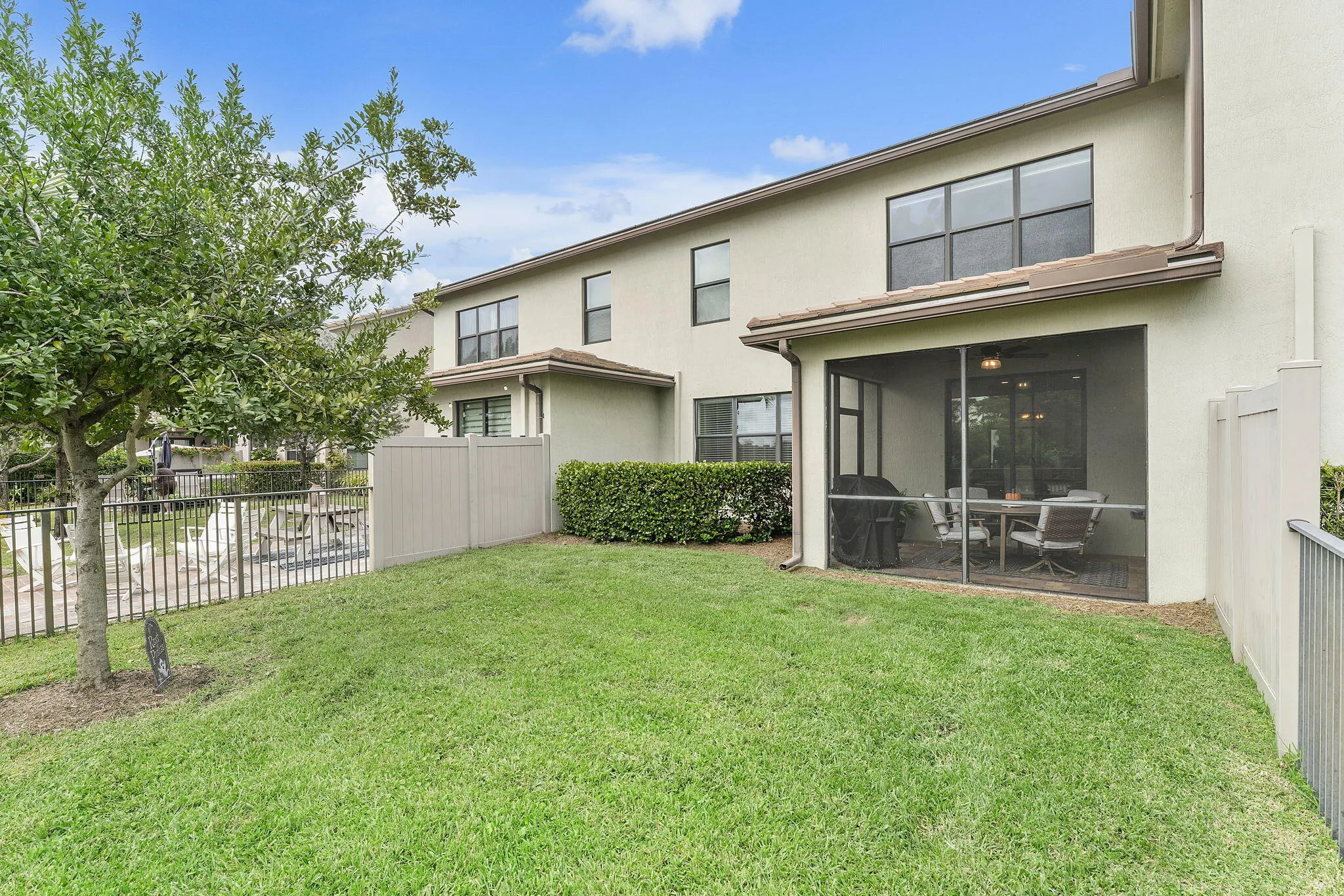 8283 REARING Lane