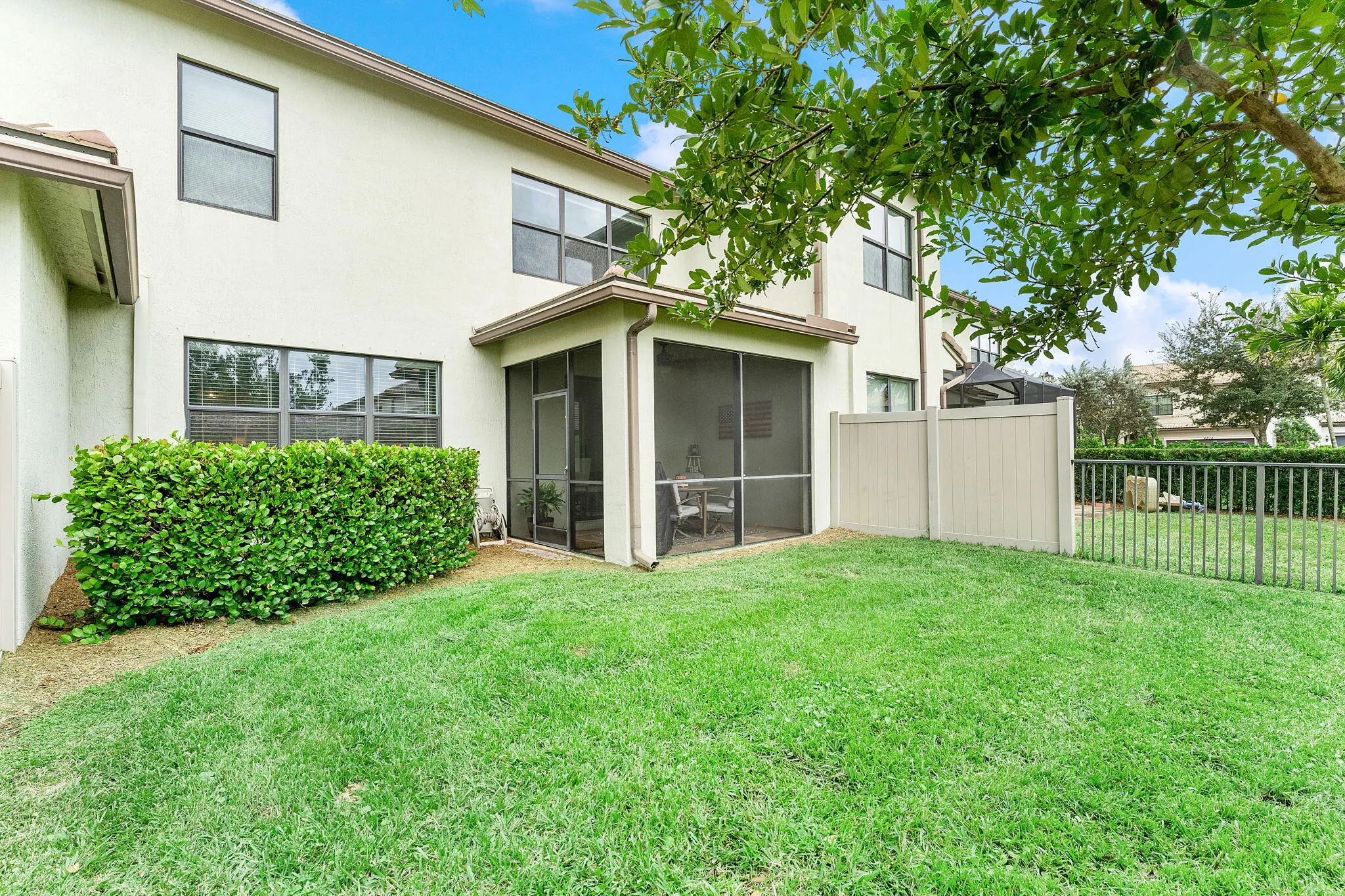 8283 REARING Lane
