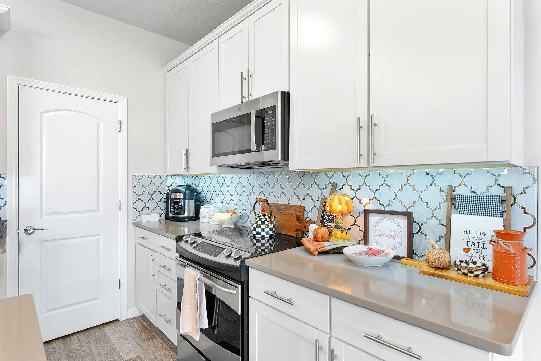 8283 REARING Lane