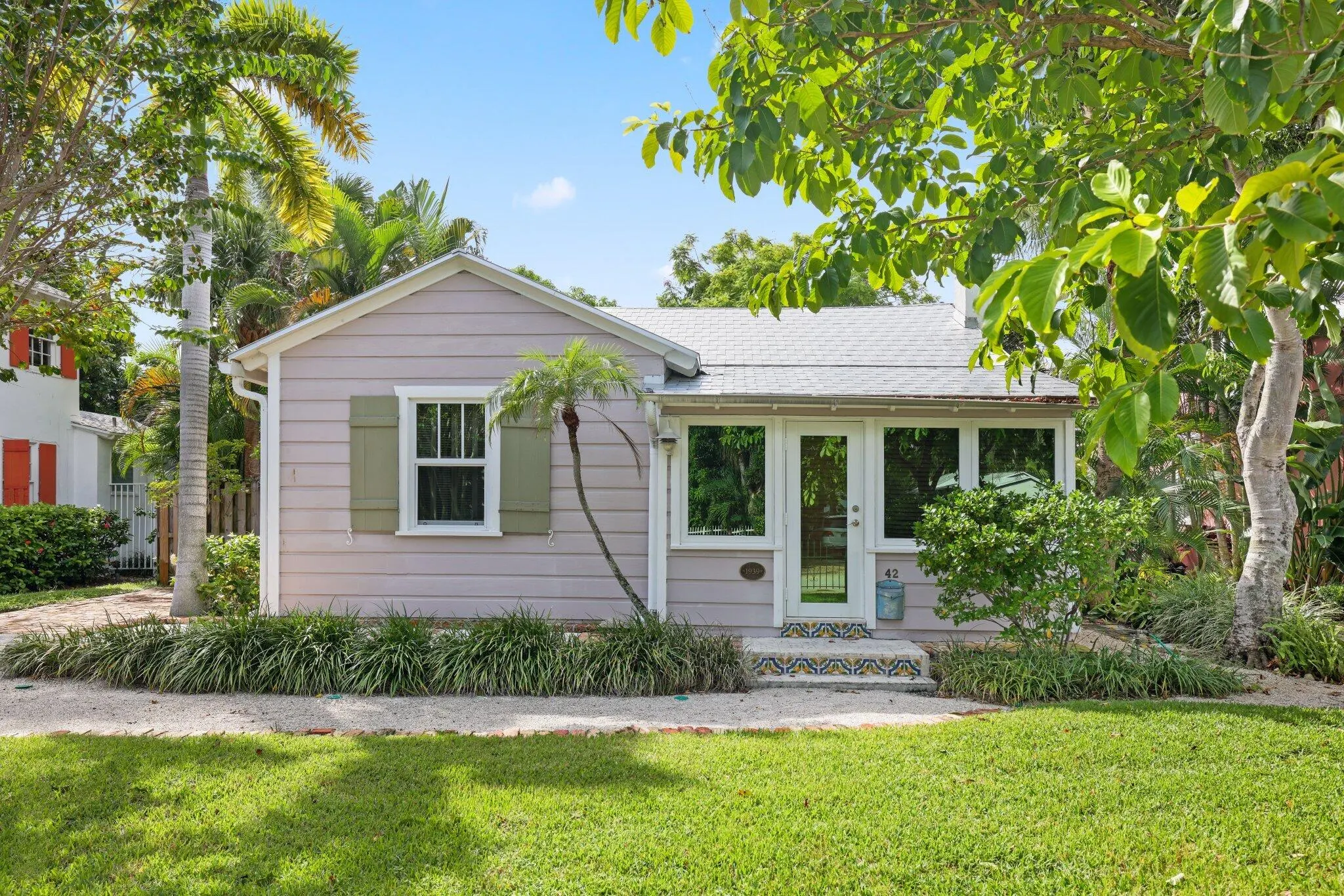42 Palm Square
