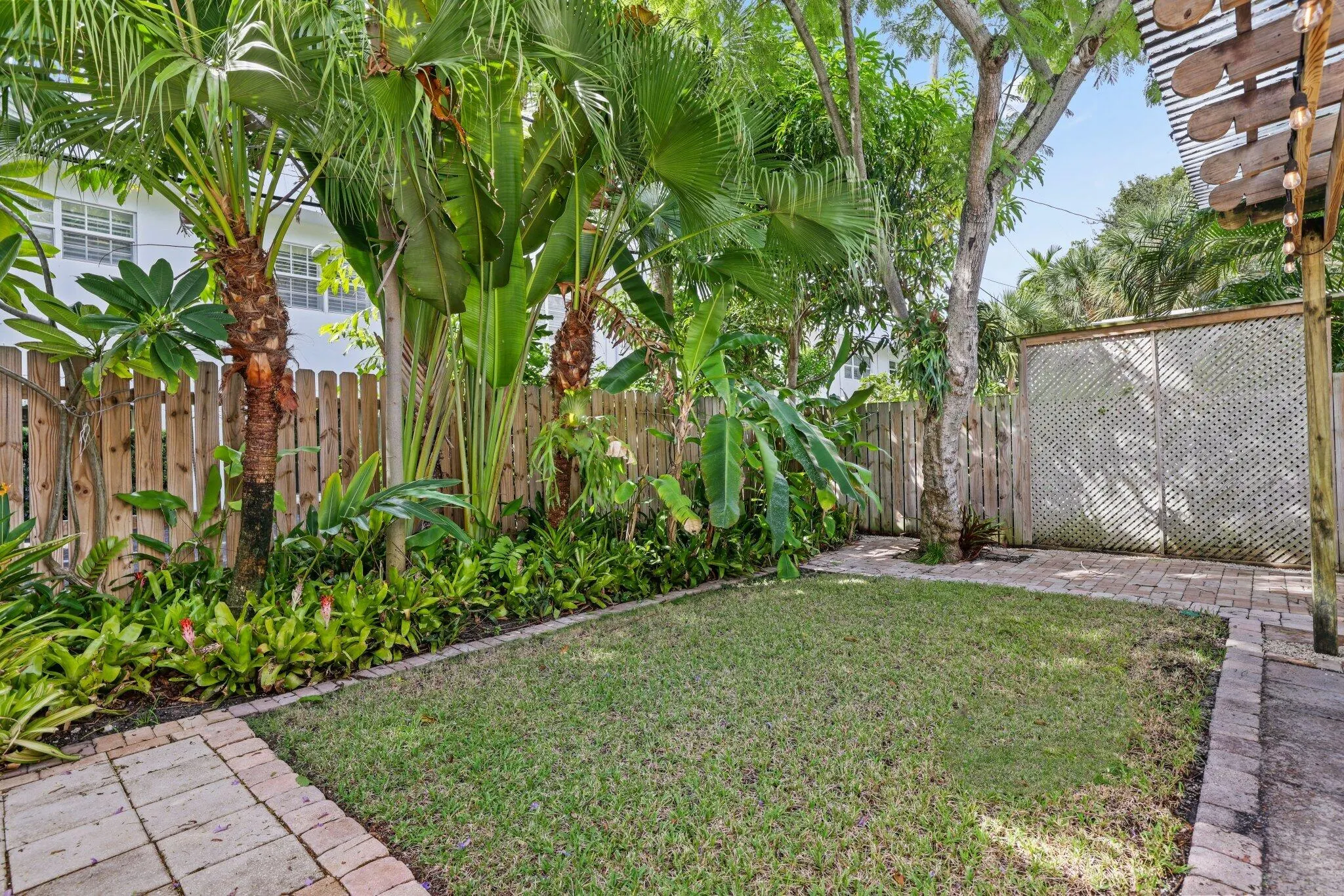 42 Palm Square
